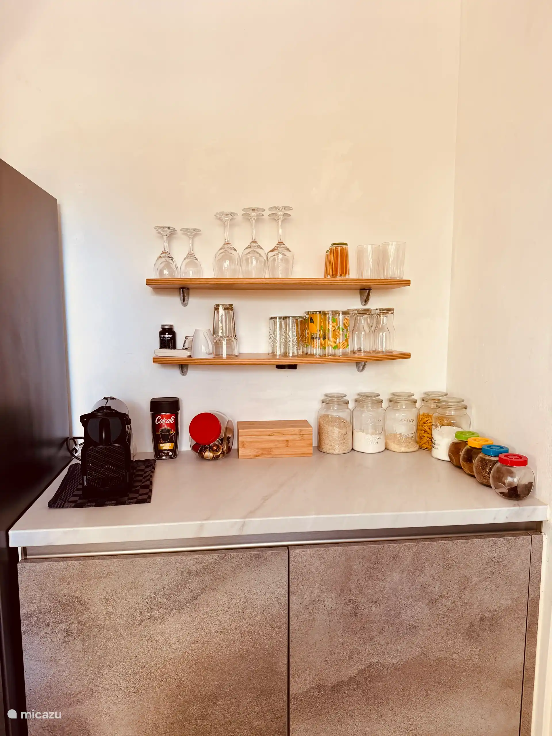 Keuken met Nespresso machine