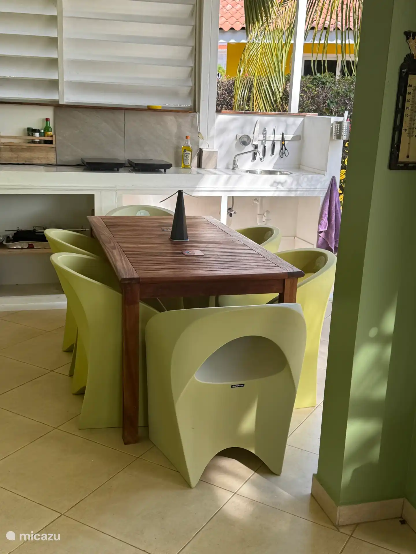 Eethoek met buiten keuken