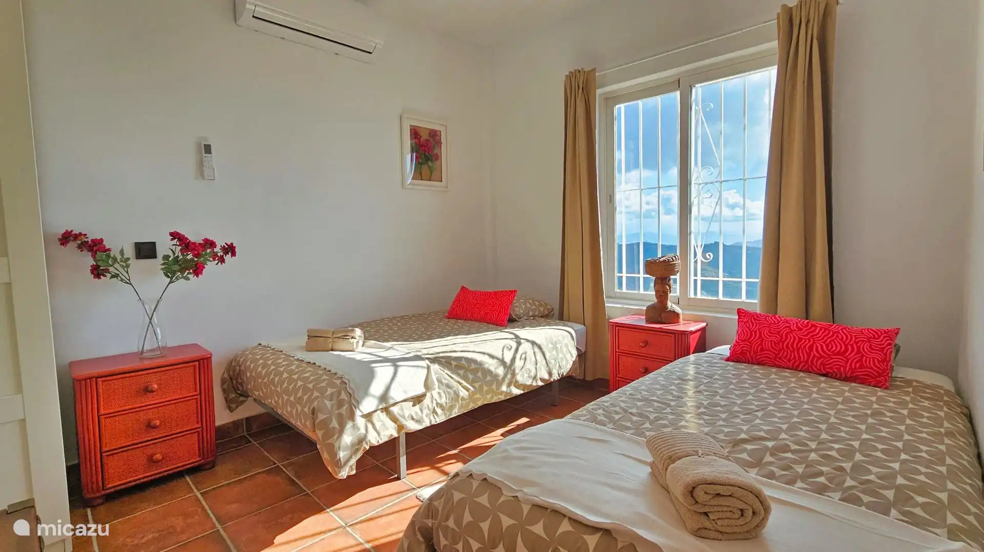 Slaapkamer met 2 losse bedden