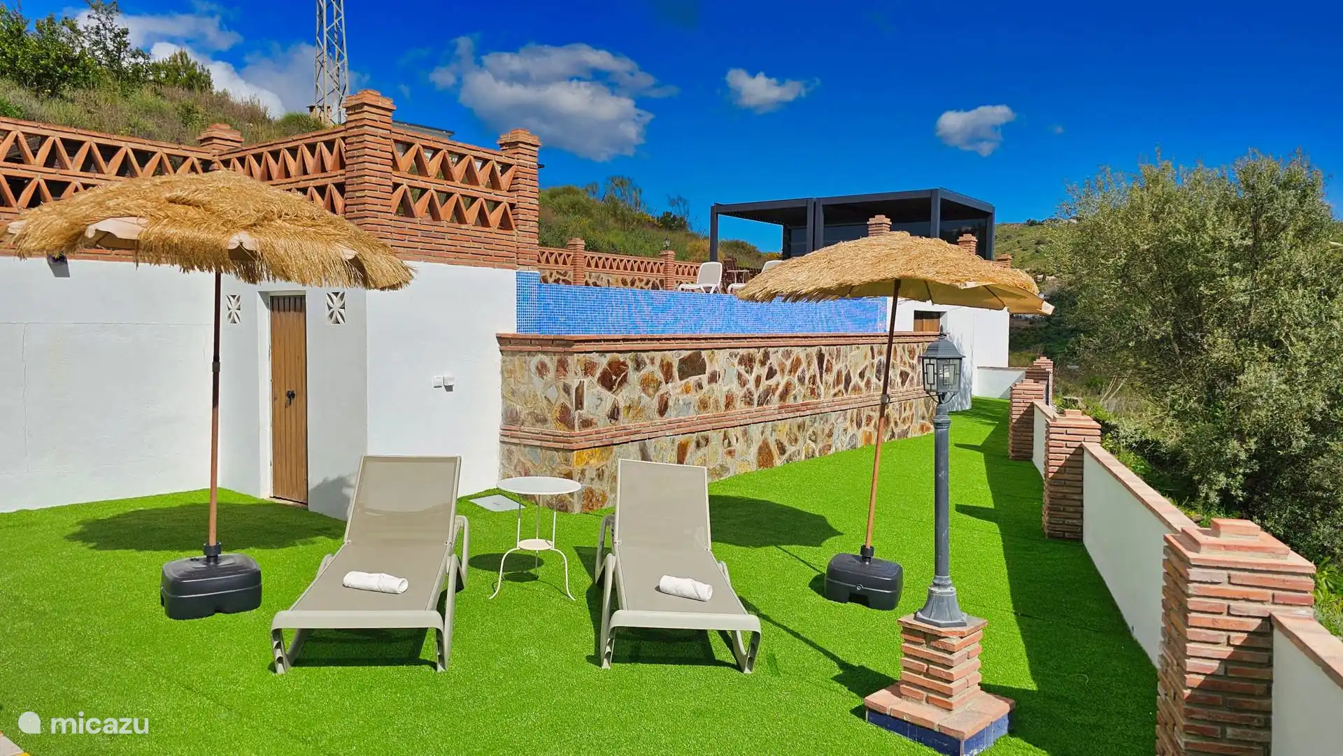 zonneterras en kinderspeelplaats