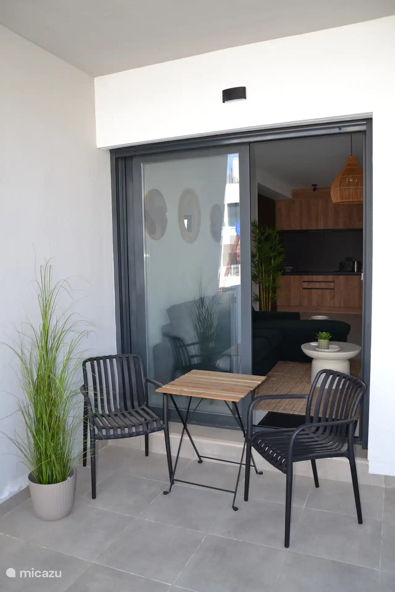 Front garden seating area