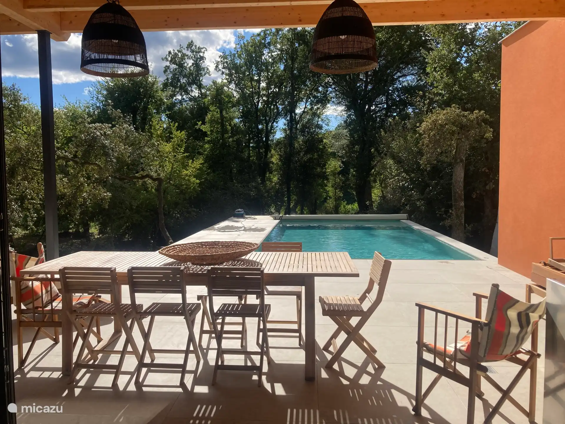 Schaduwrijke terras- en tuinmeubilair 