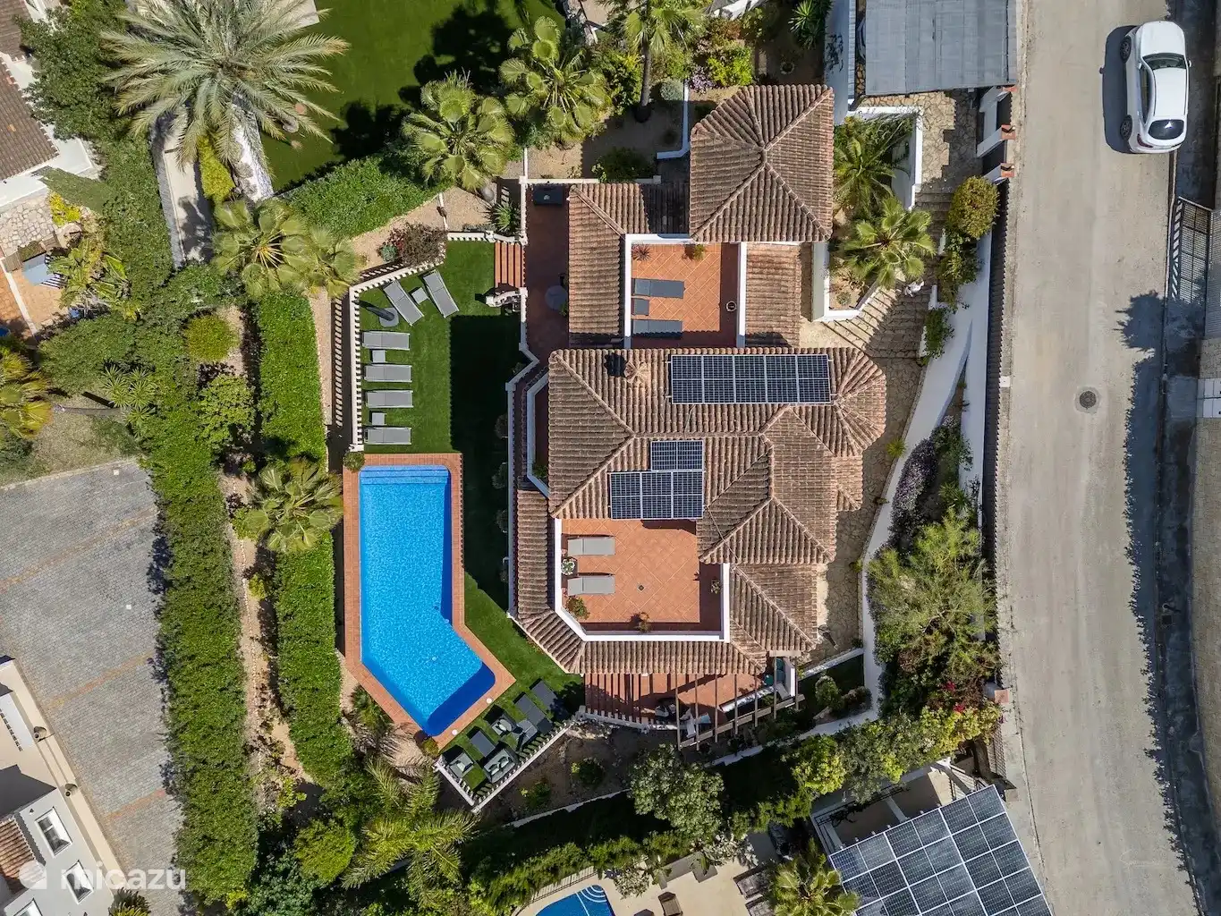 Esta villa se encuentra en una de las zonas residenciales más codiciadas de Javea. 
