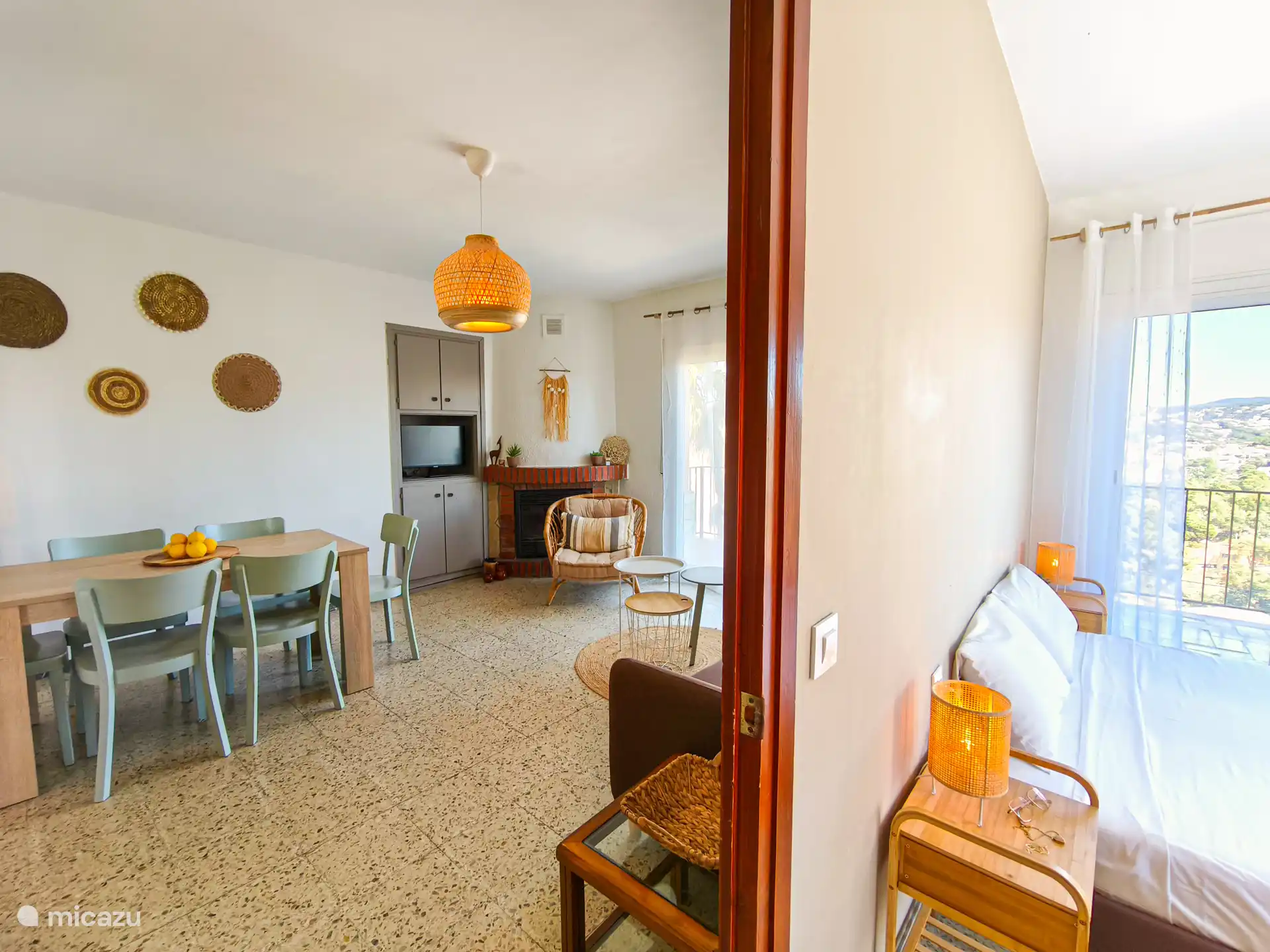 Woonkamer, gelegen naast slaapkamer 1