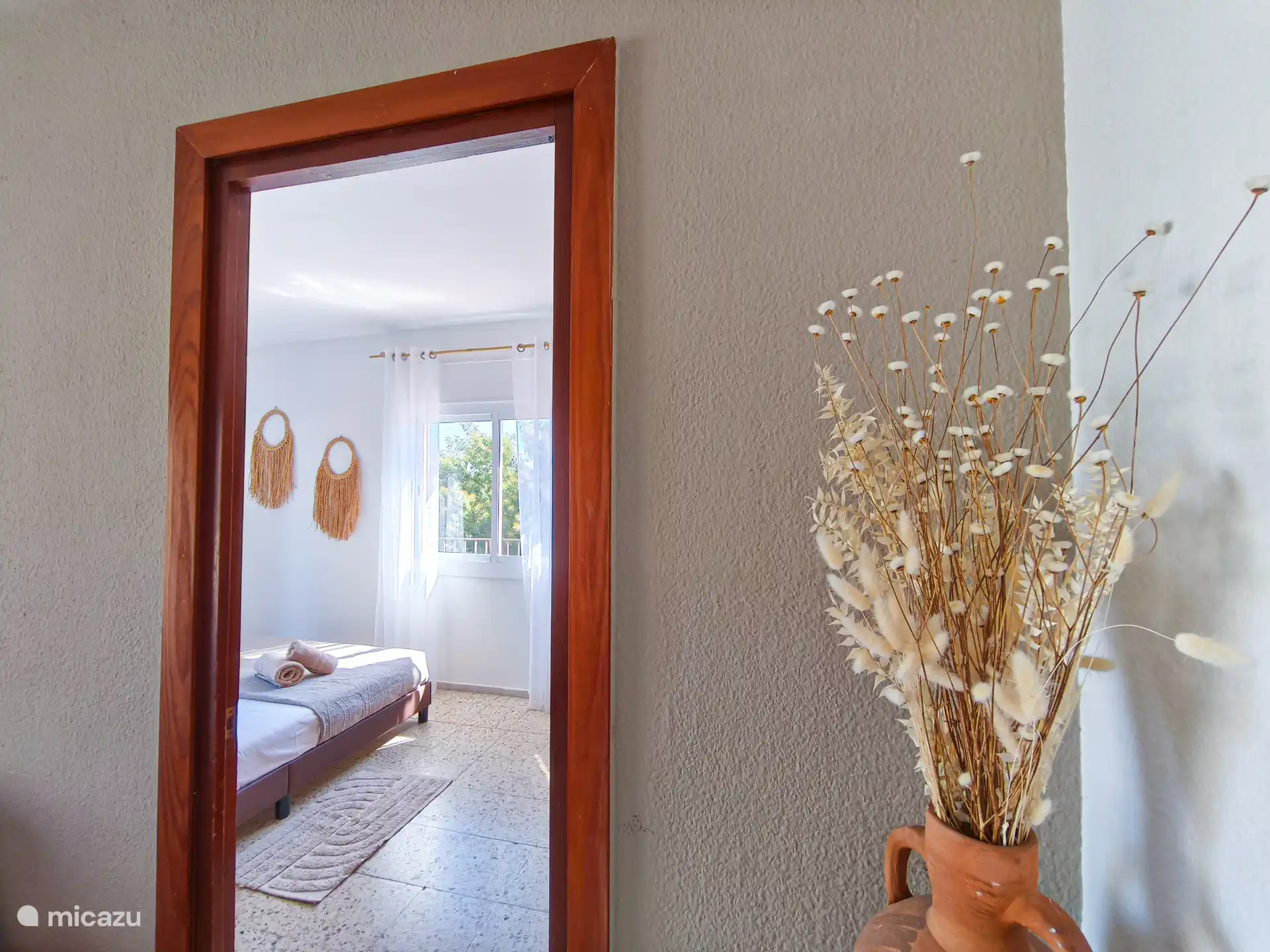 El dormitorio 1 está junto al salón