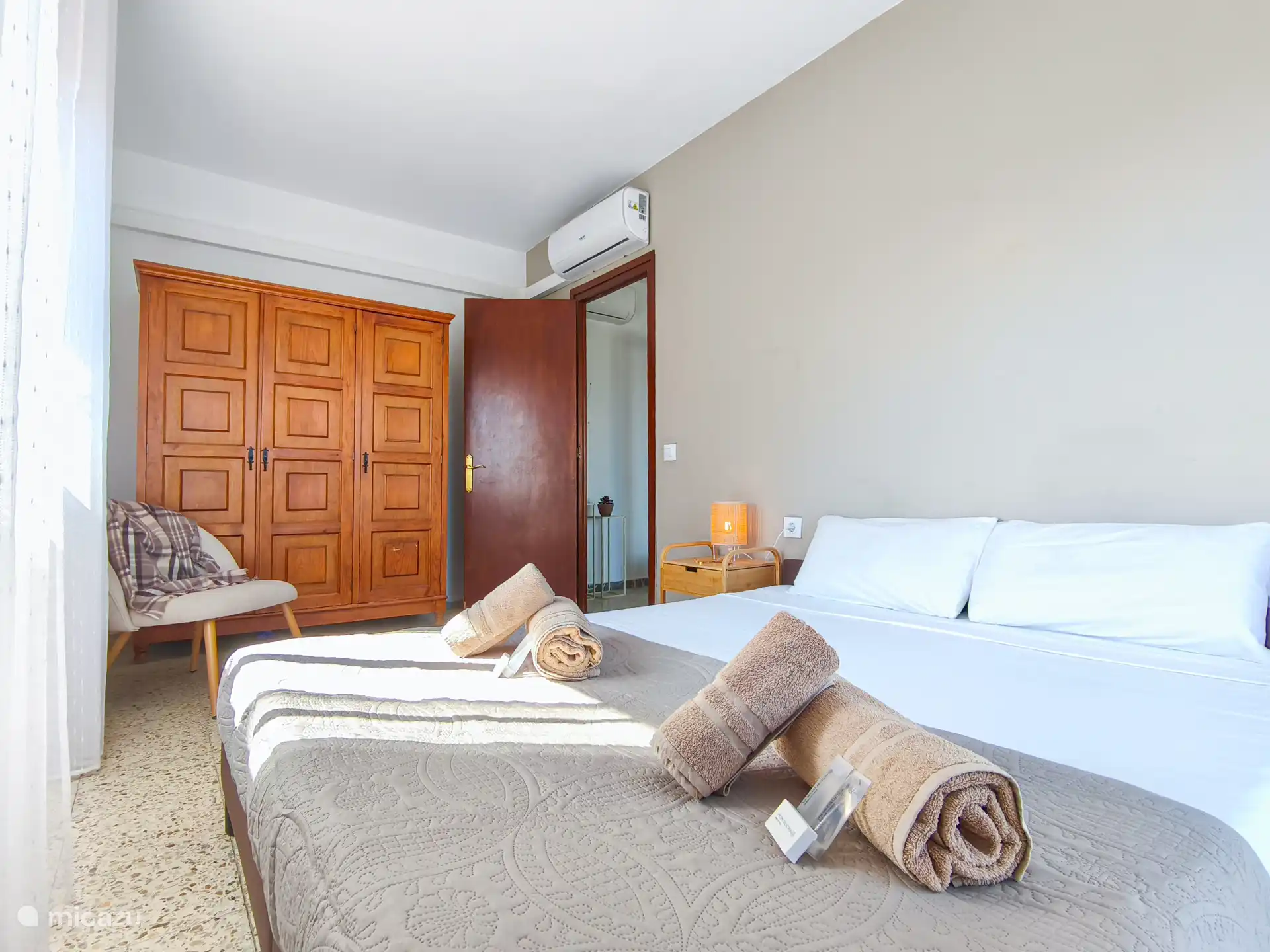 Y ropa de cama y toallas de alta calidad