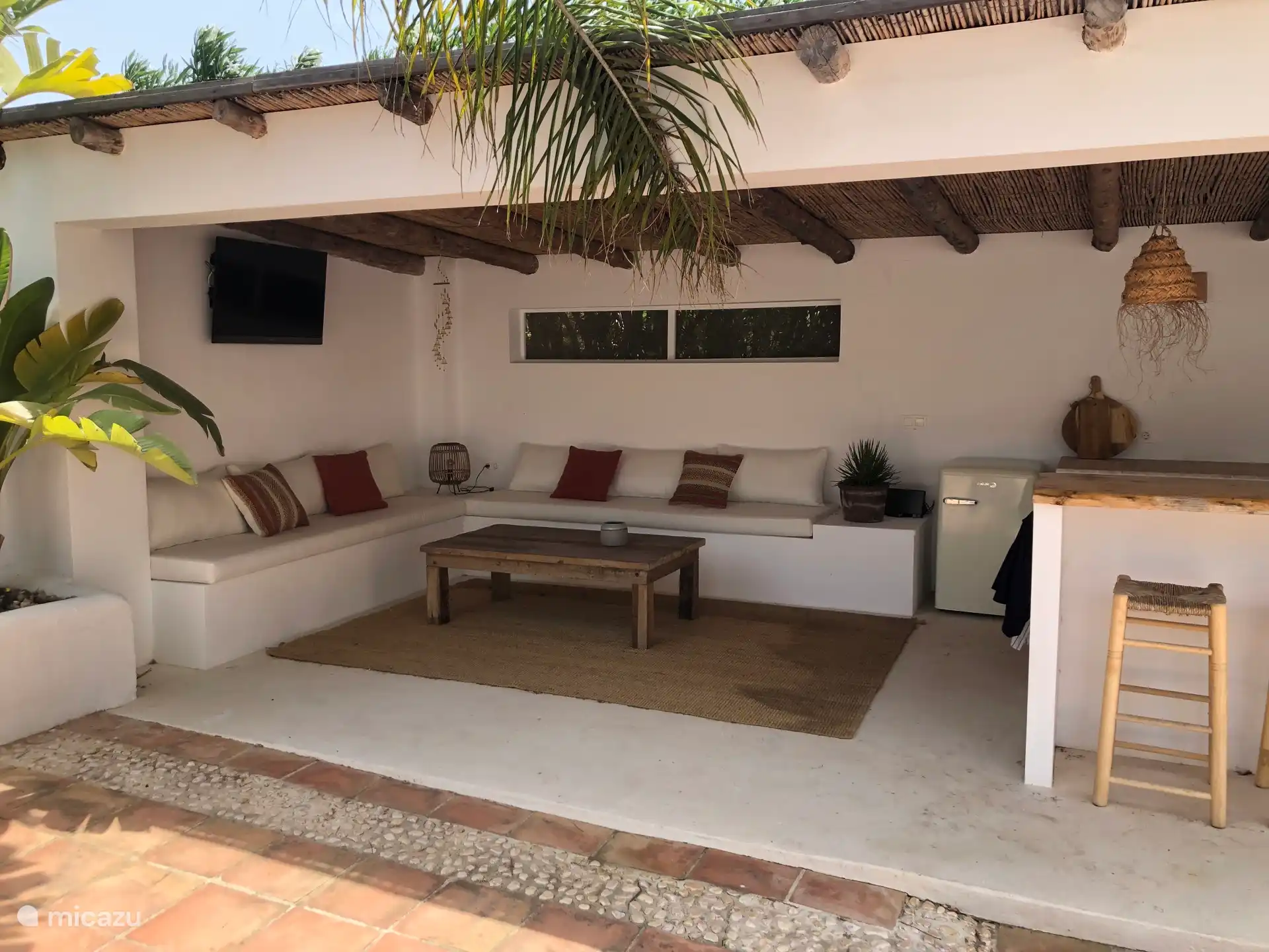 Pool house met buitenkeuken