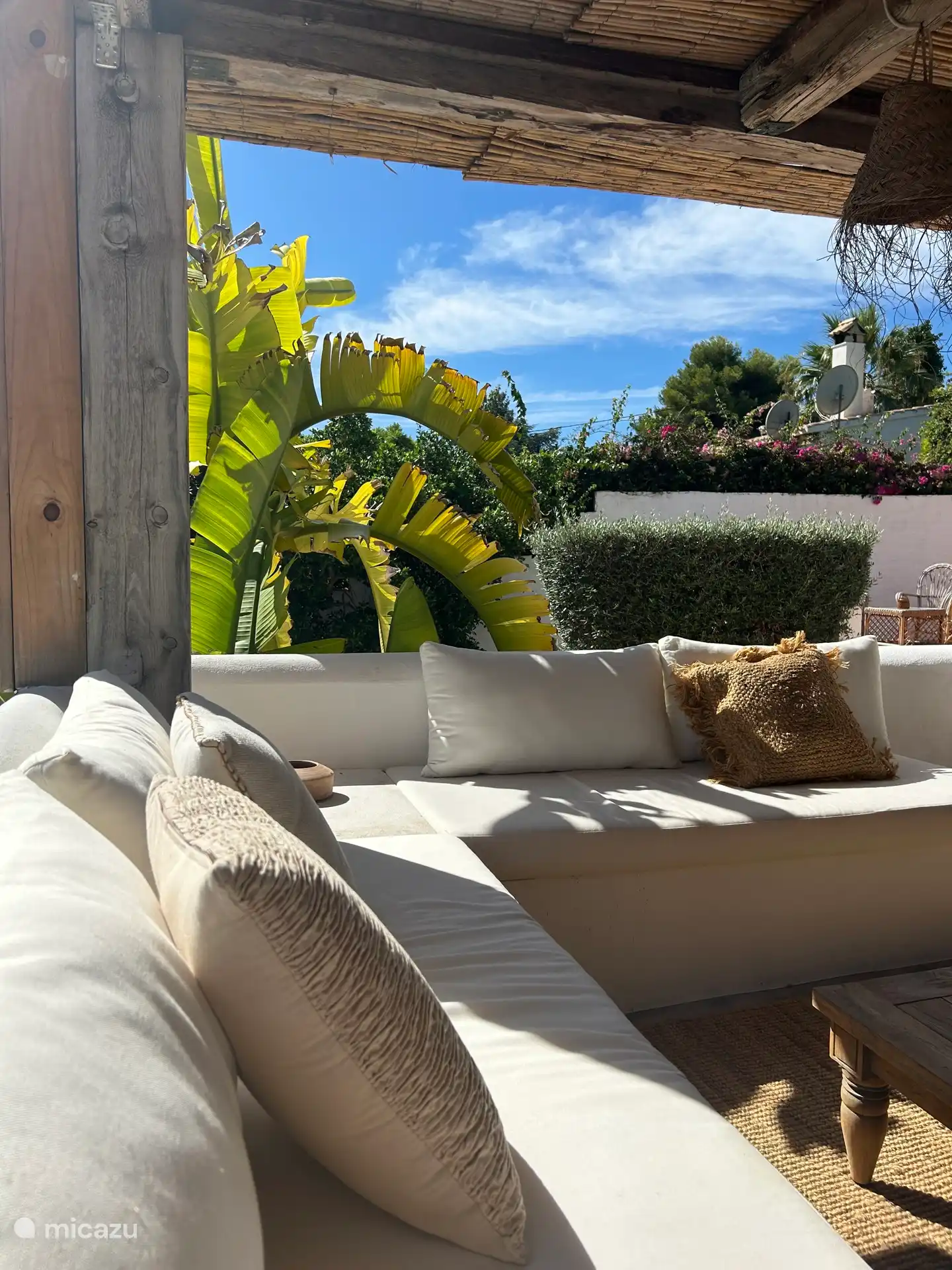 Overdekt terras bereikbaar vanuit de living