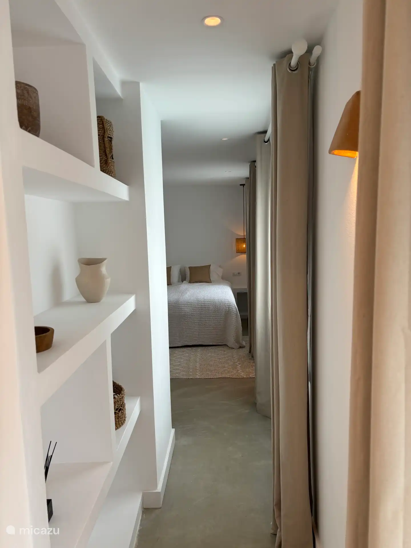 Separaat appartement met eigen badkamer, gelegen bij het zwembad 