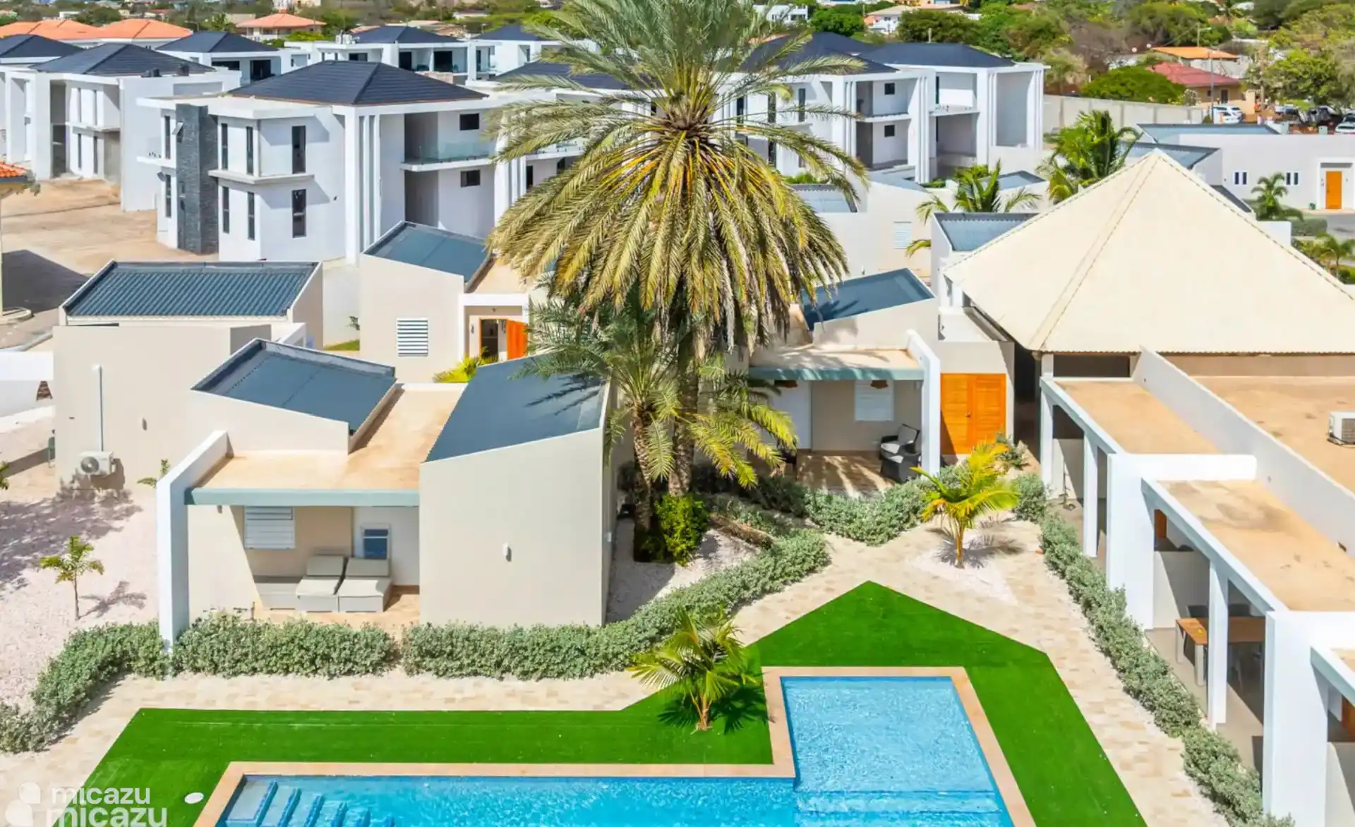 Ein schönes, sauberes Resort mit tollem Pool direkt vor der Haustür. 