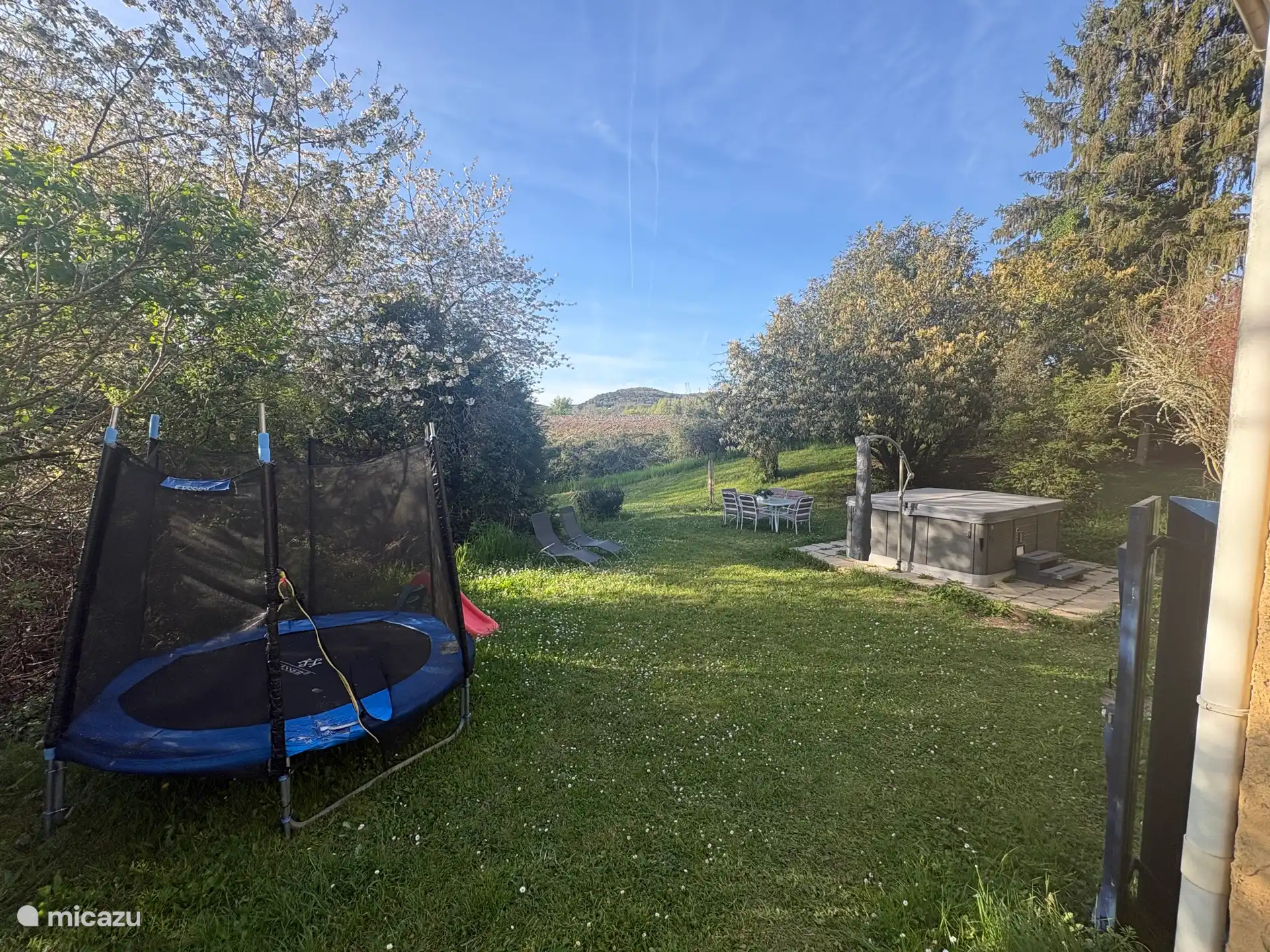 Backyard also accessible from patio doors from the 2 bedrooms