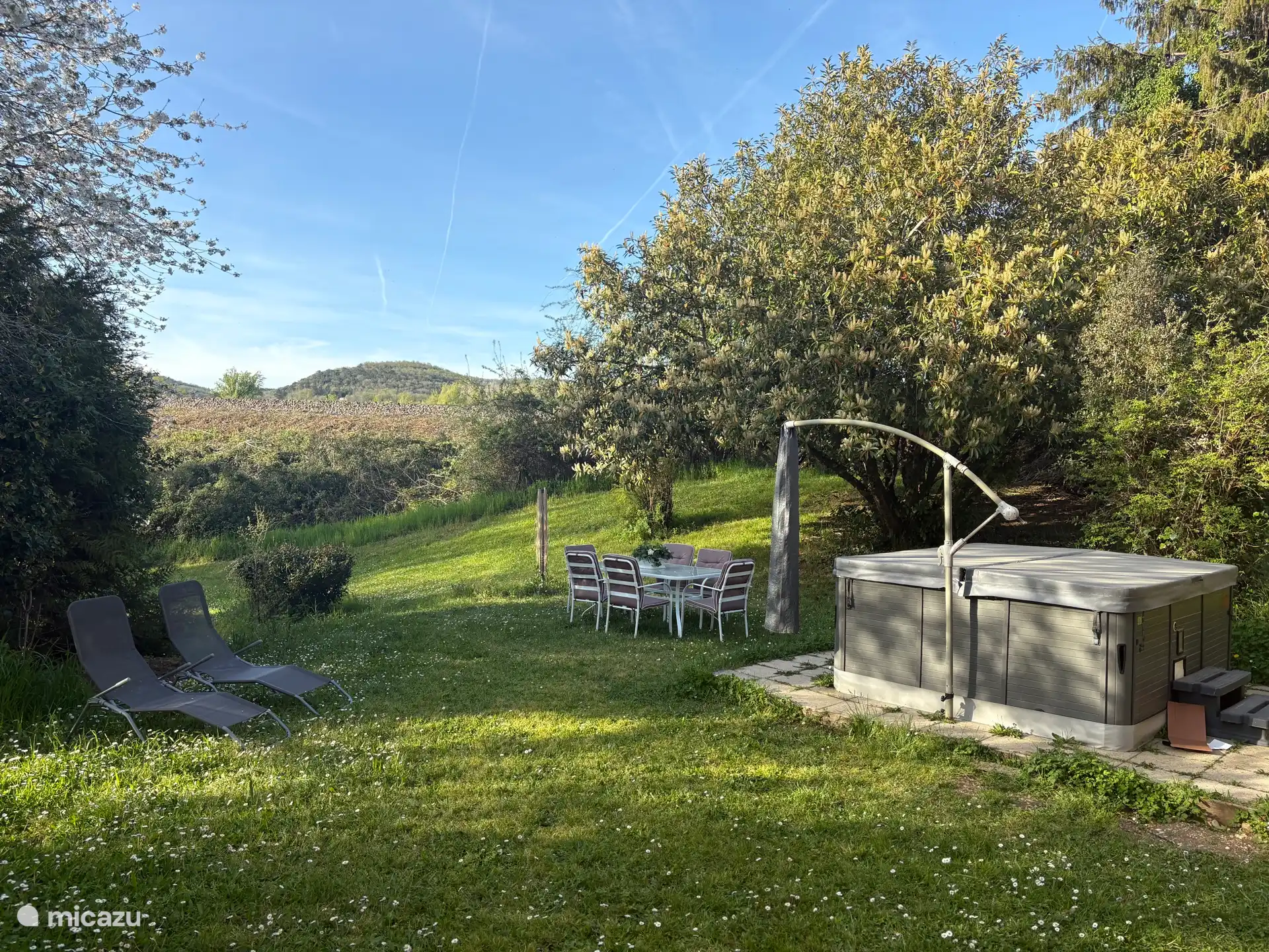 Backyard also accessible from patio doors from the 2 bedrooms