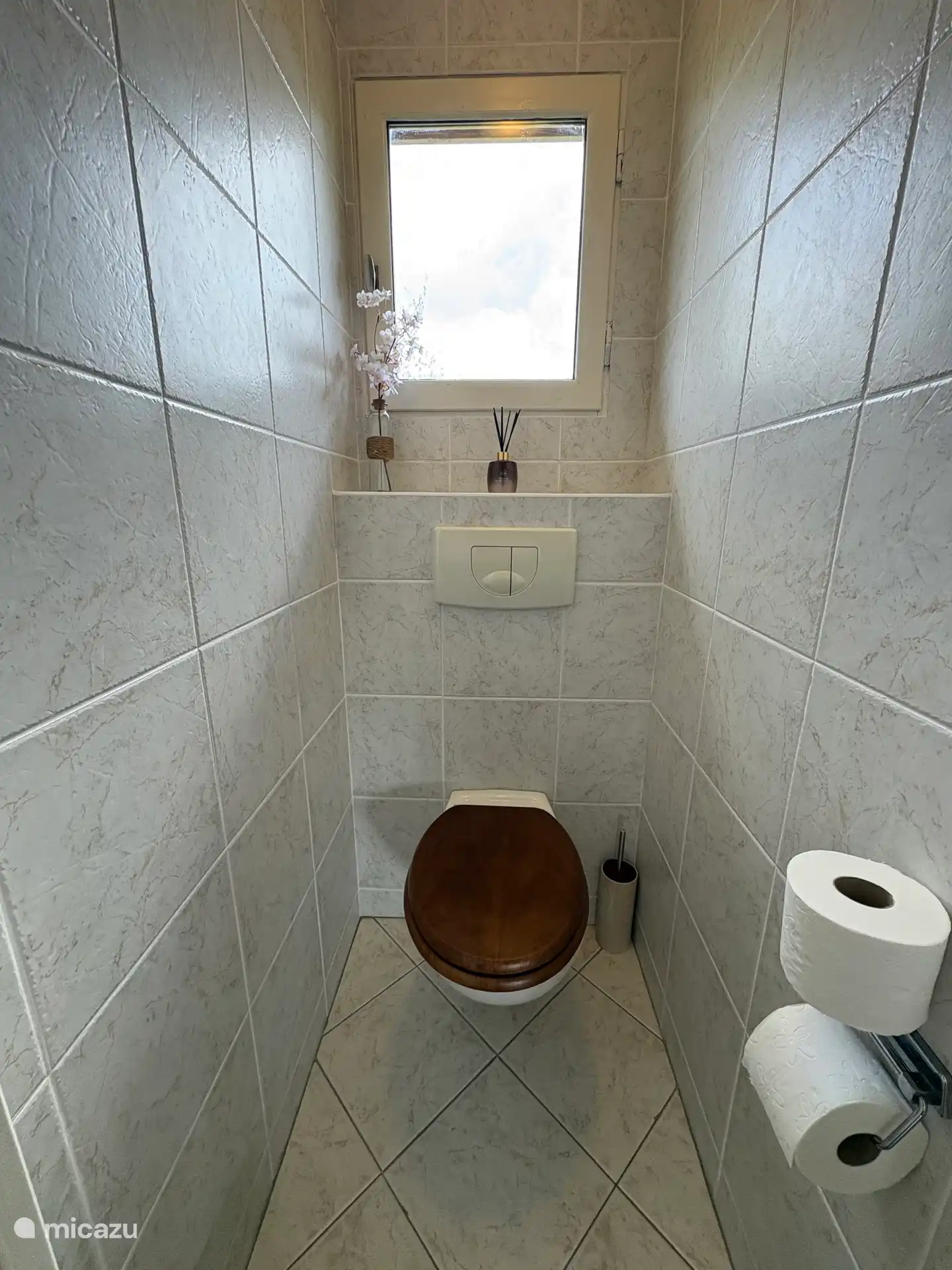 Separate toilet upstairs