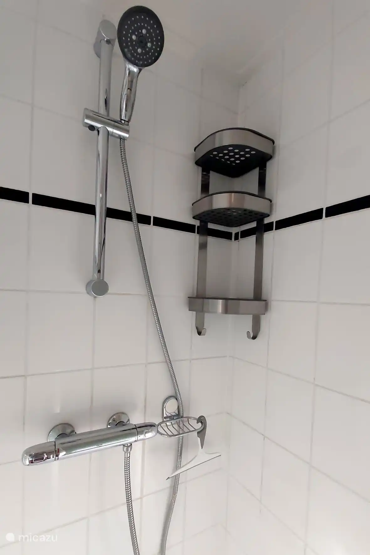 Douche avec robinet thermostatique.
