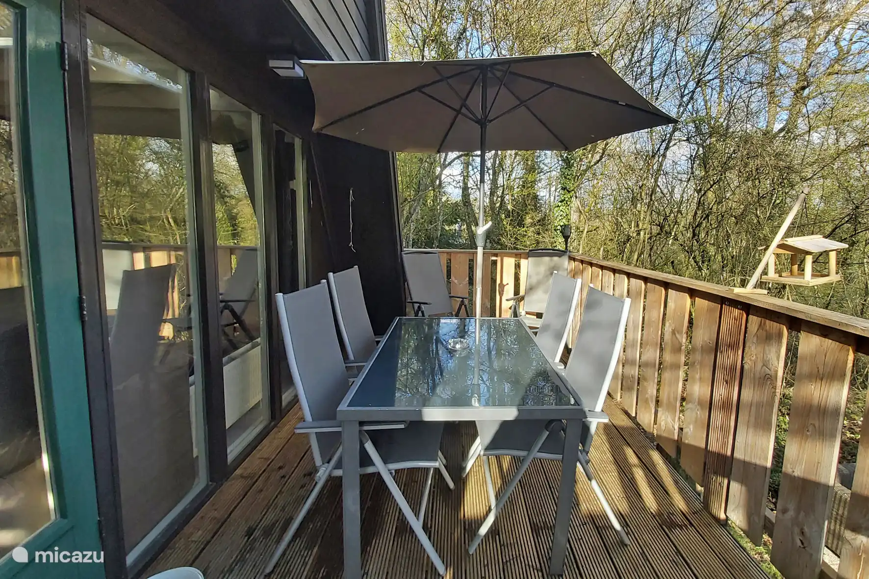 terrasse extérieure à l’arrière