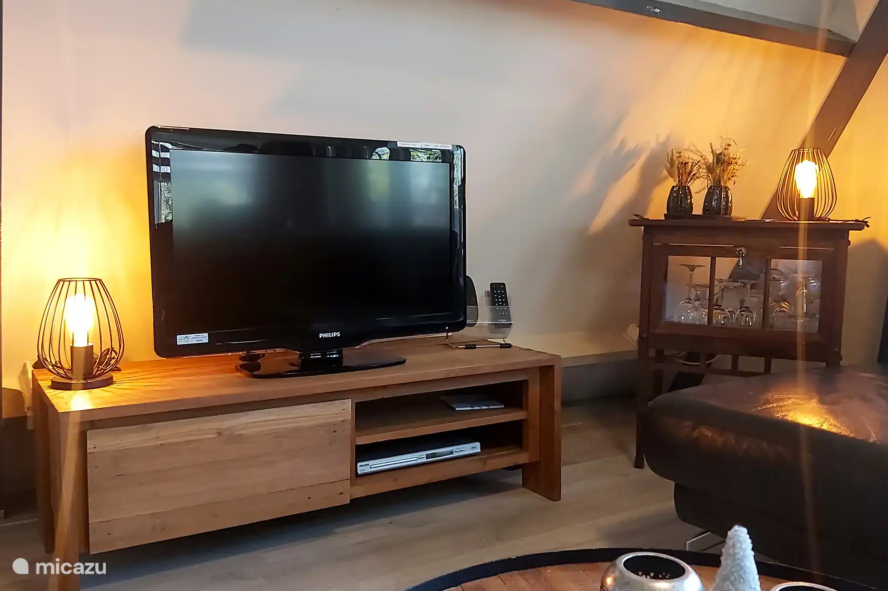 Télévision, lecteur DVD et DVD disponibles