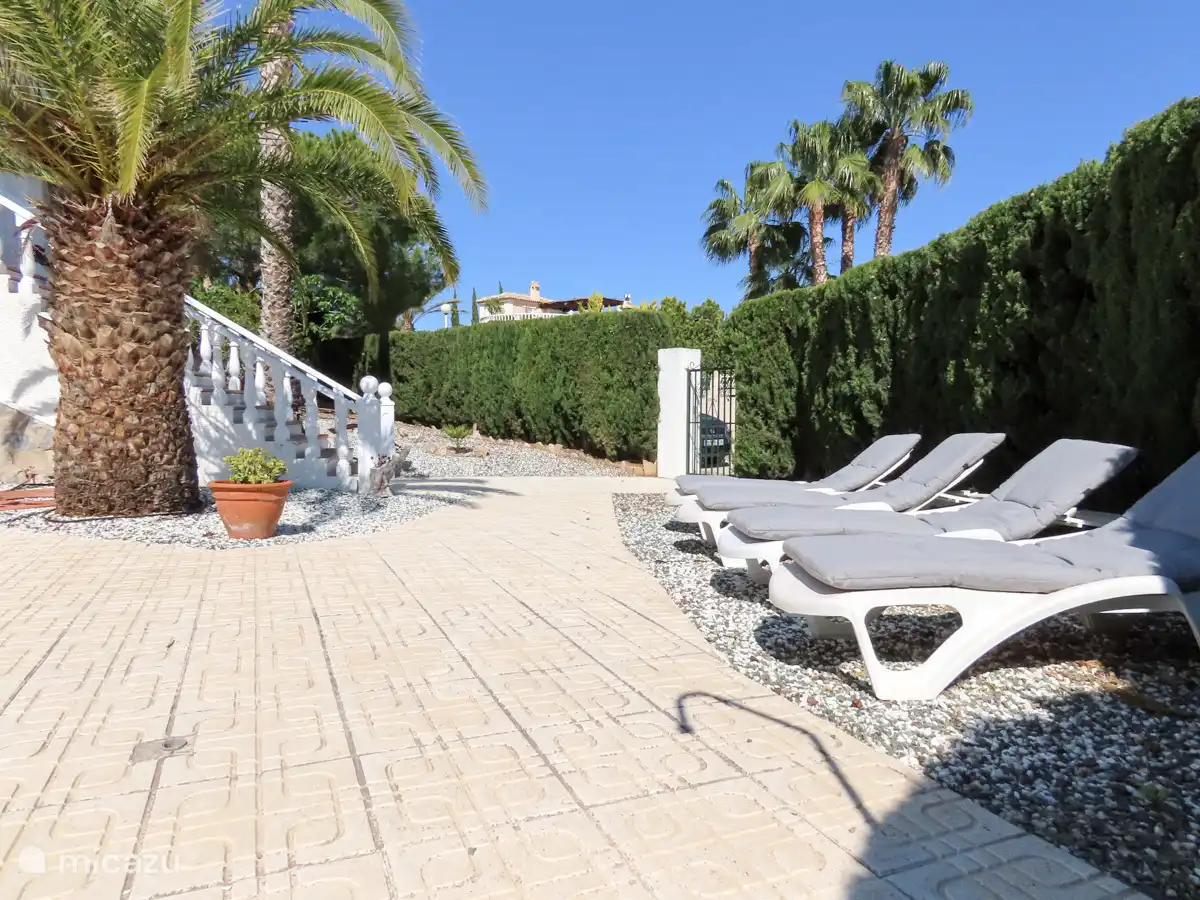 4 comfortabele ligstoelen