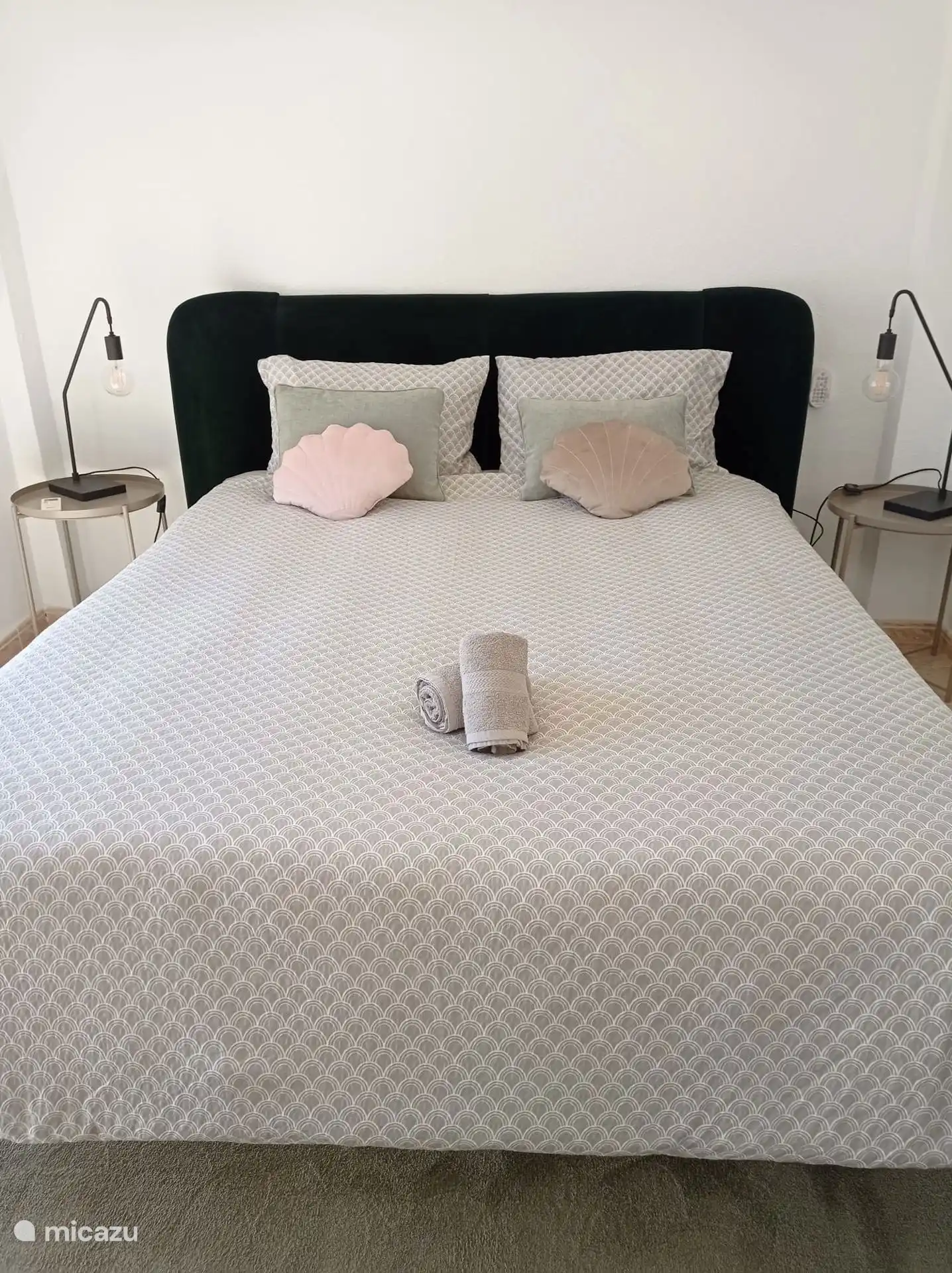 Onze absolute parel bevindt zich op het 1ste verdiep met prachtig zicht op het terras.