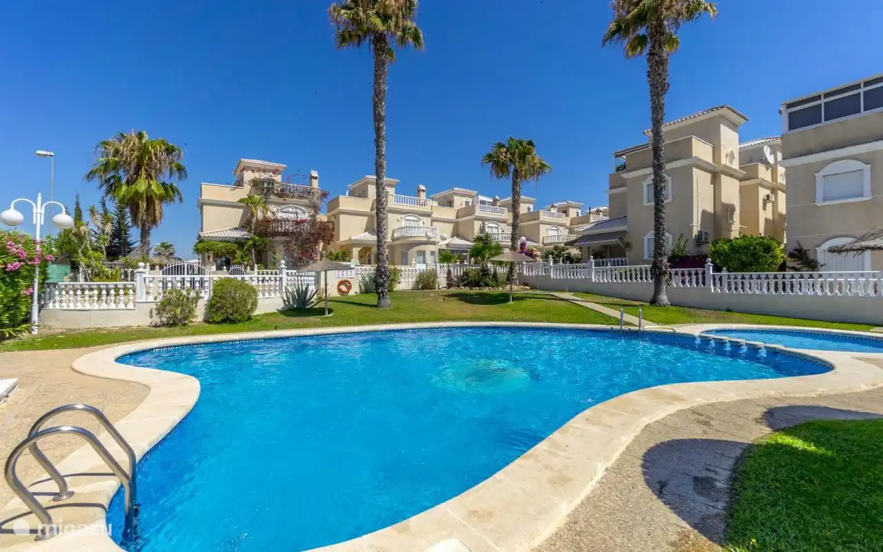 Even afkoelen in het zwembad.