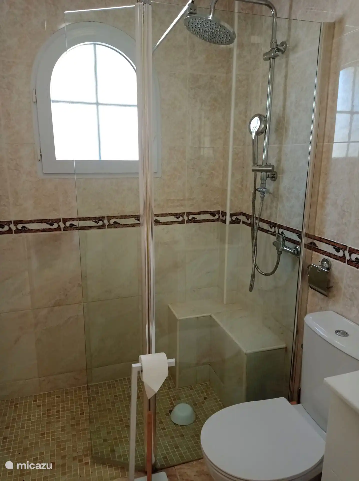 Een heerlijke douche om u dag te starten en/of u klaar te maken voor het avond/nachtleven.