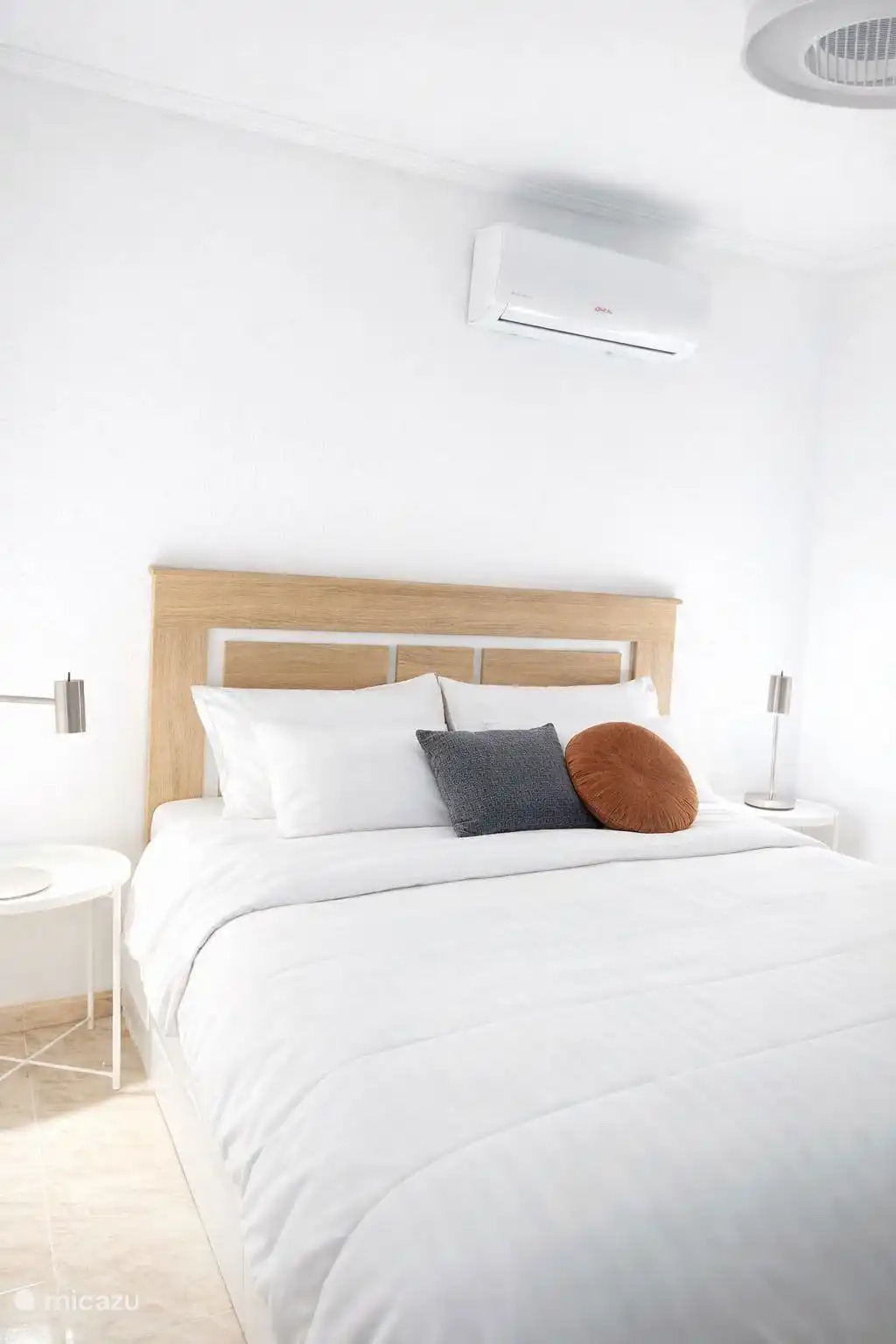 Comfortabel slapen is een must, het 2 persoonsbed op het gelijkvloers geeft u alle rust die u nodig hebt en is het extra toegankelijk voor mensen die slecht te been zijn.