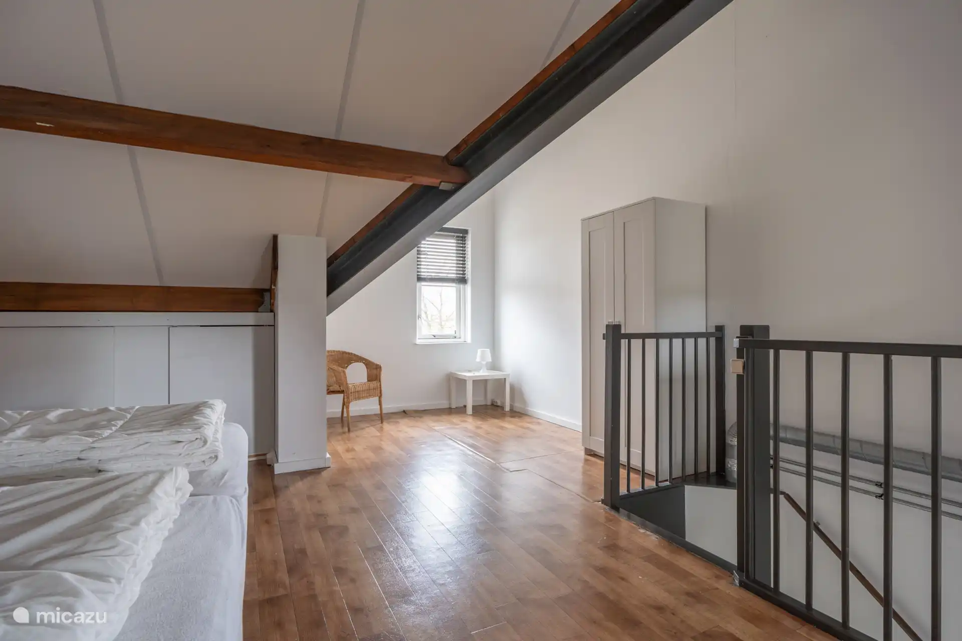 Slaapkamer woning boven