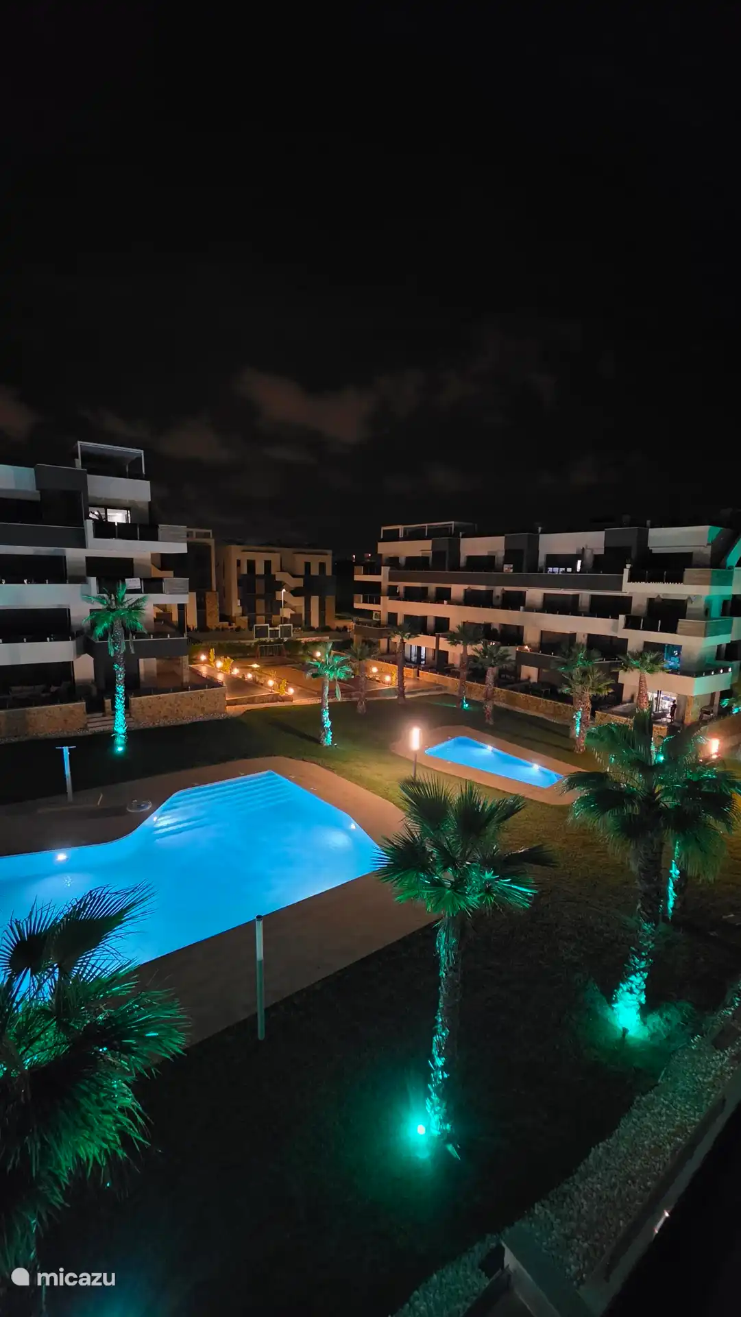 Amanecer complex met zwembaden by night