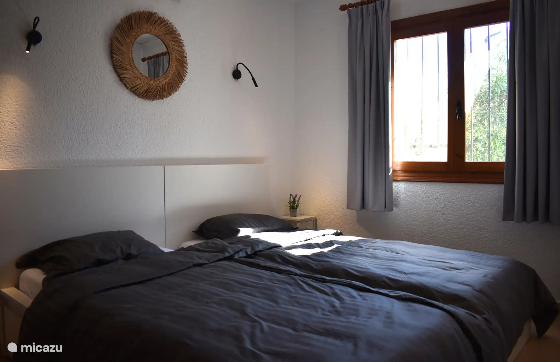 Slaapkamer 2: twee 1-persoonsbedden (90x200).