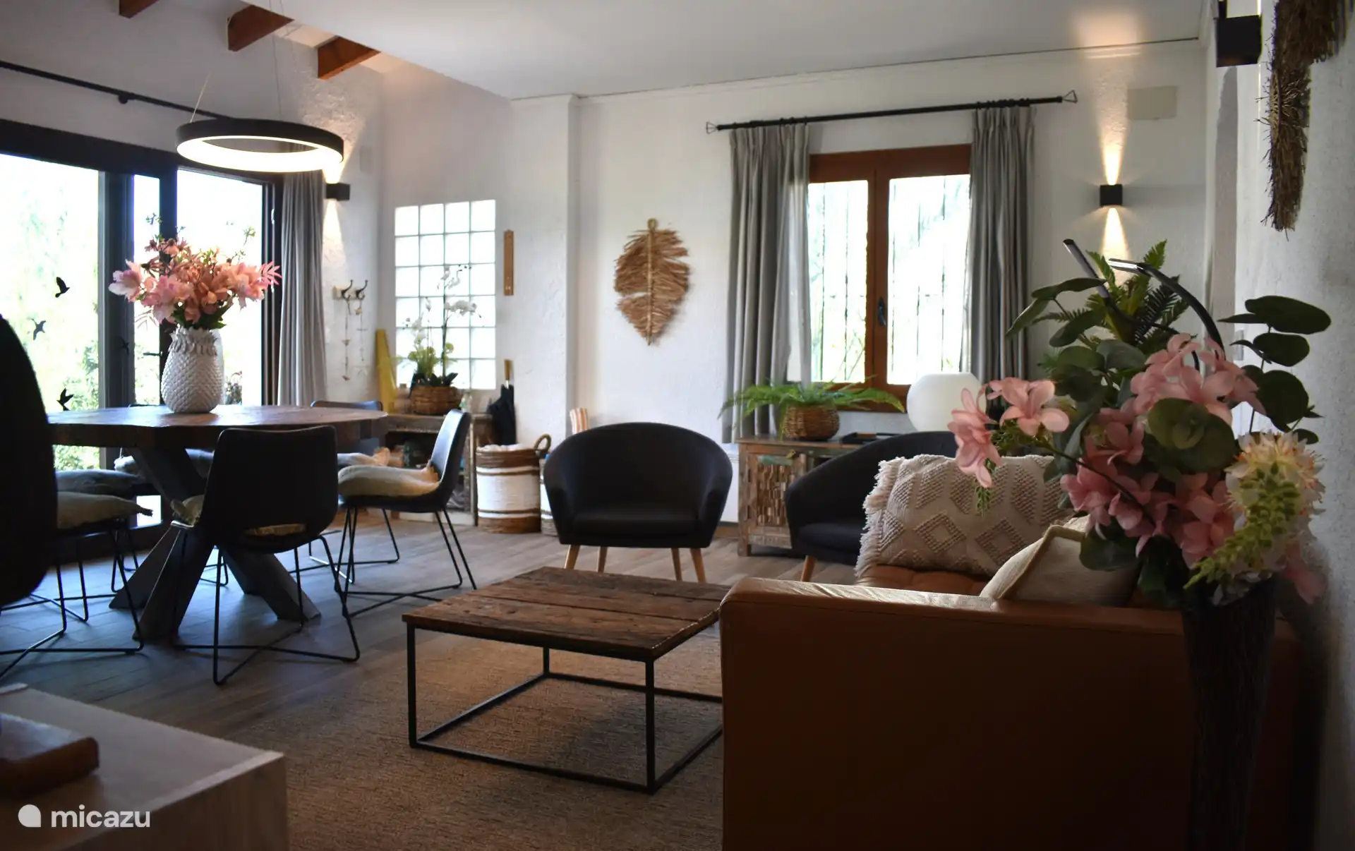 Er is goede WIFI en glasvezel aanwezig waardoor internet heel goed werkt.