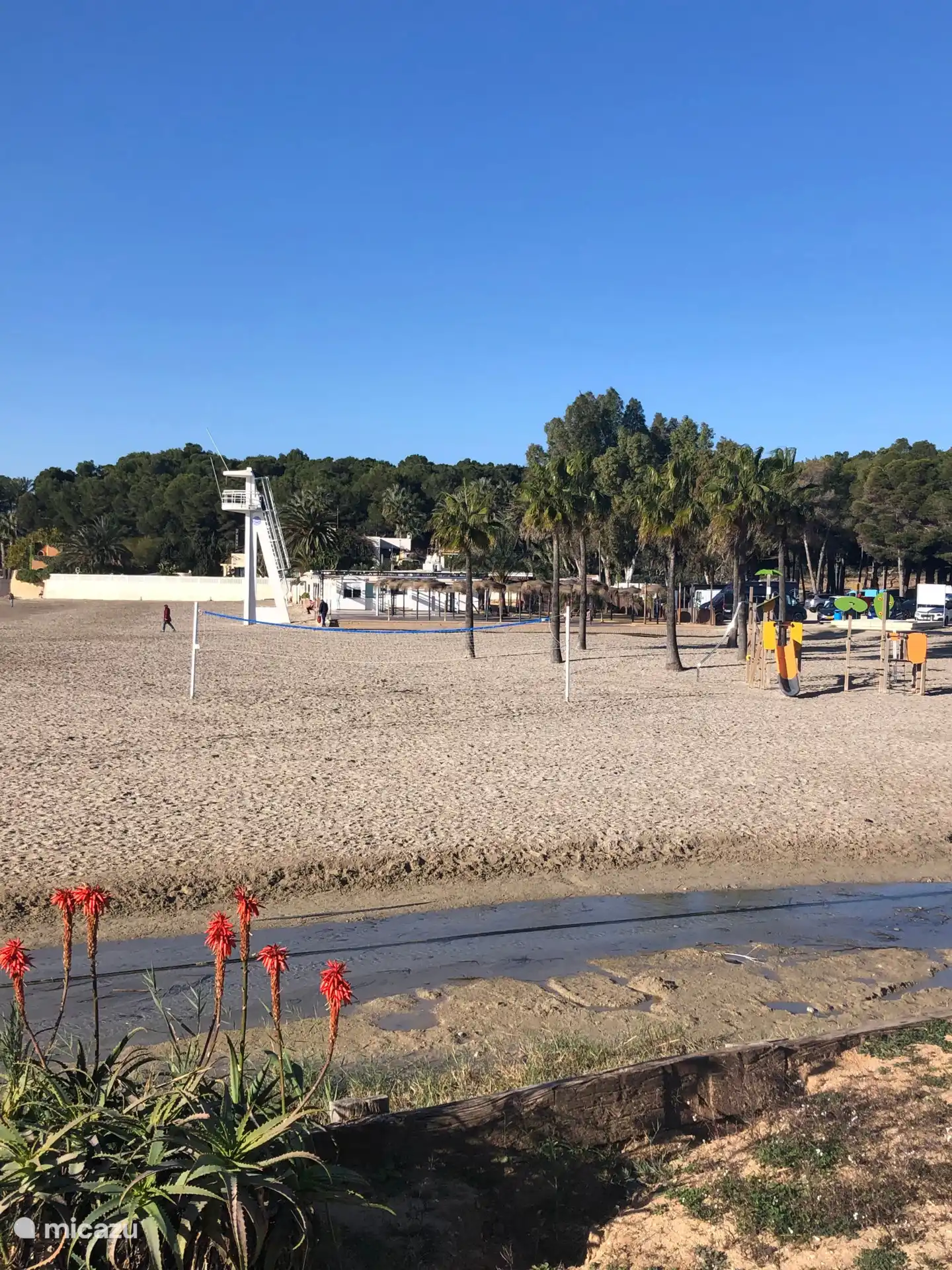 Moraira is van oudsher een Spaans vissersdorp met vele gezellige pleintjes en terrassen.