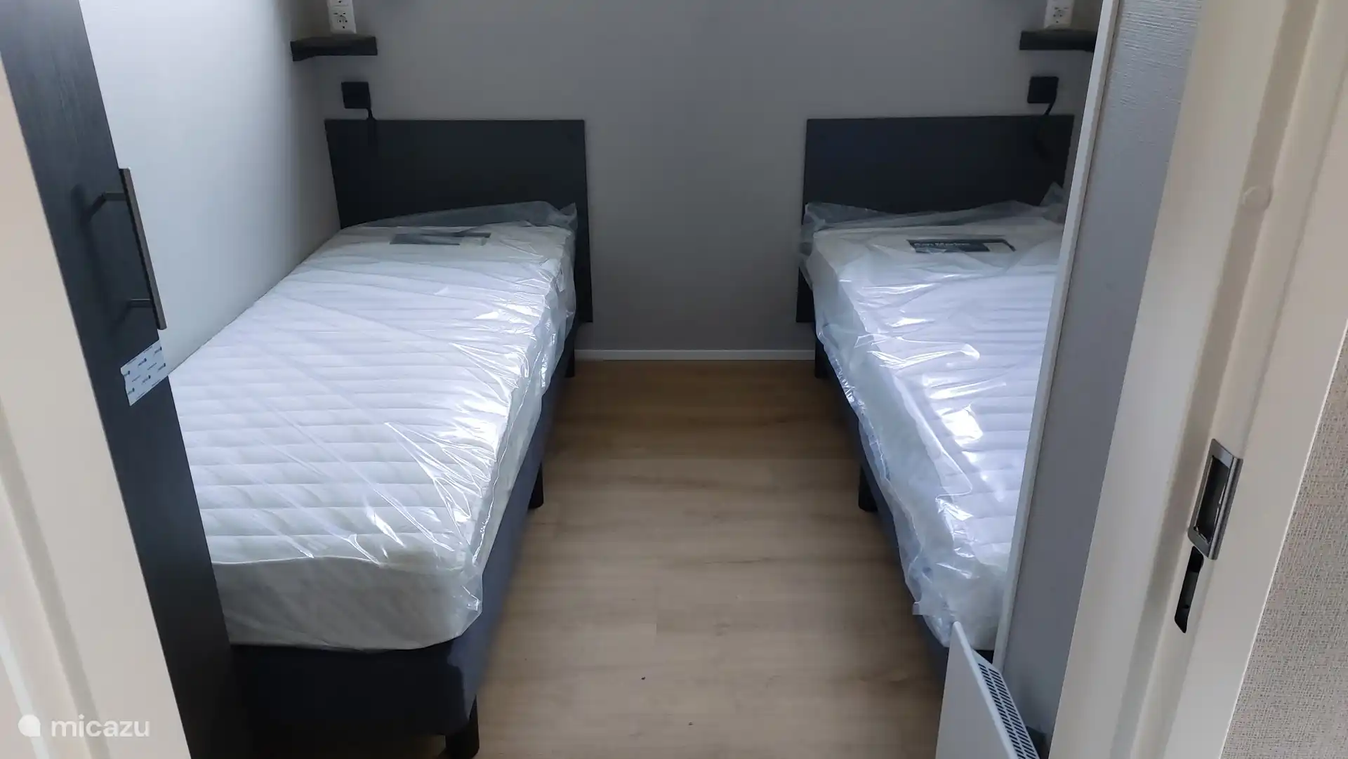 Bedroom with twin beds. 