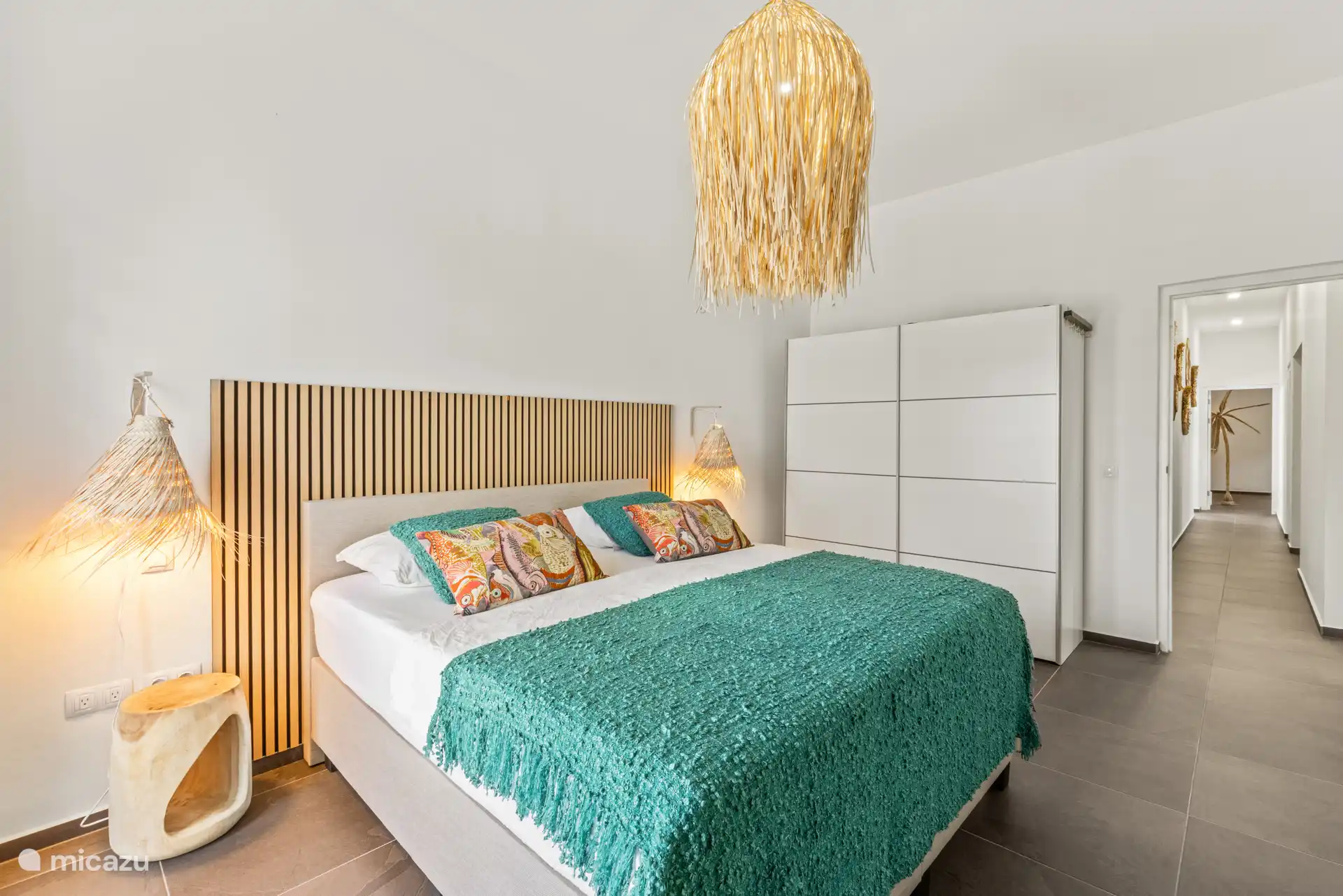 De derde slaapkamer met kastruimte, ideaal om je spullen netjes op te bergen