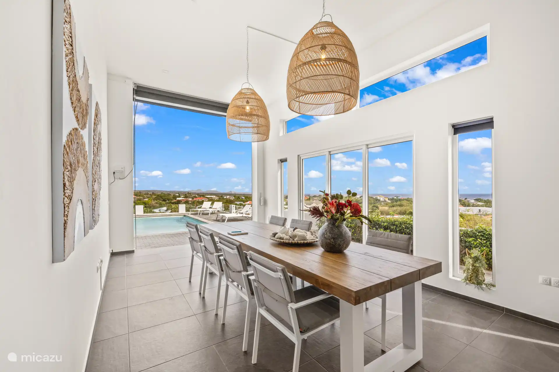 Samen tafelen met 8 personen in een fijne setting.