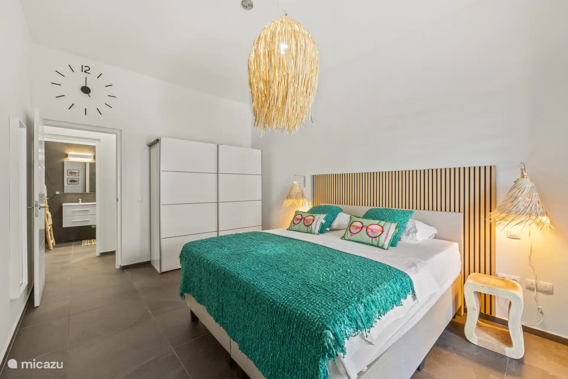 Comfortabele slaapkamer met praktische kastruimte voor al je spullen