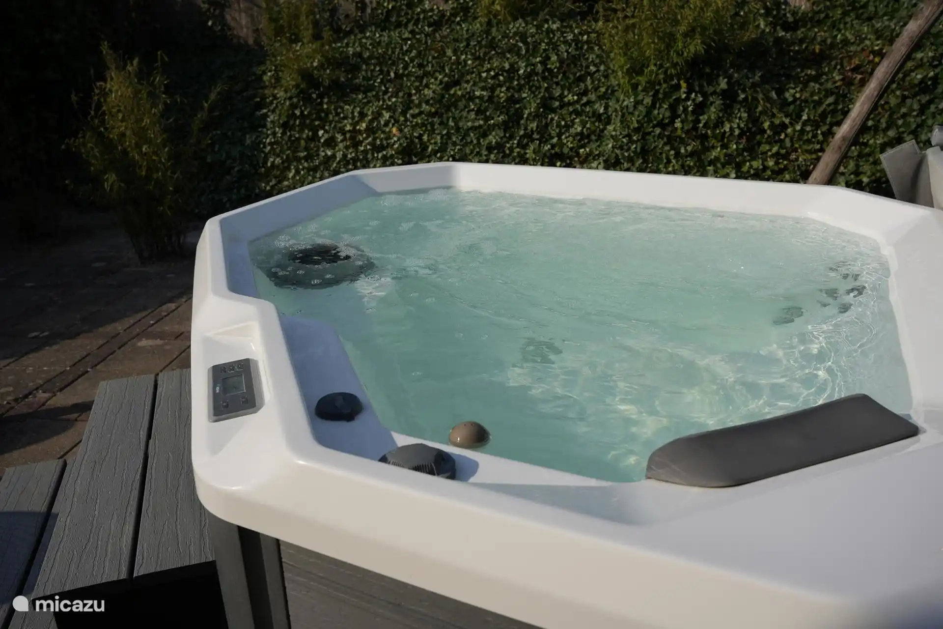 Jacuzzi van de Elysium