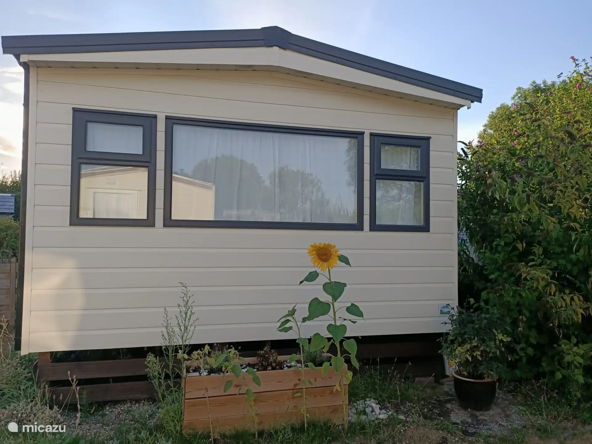 Voorkant van de stacaravan