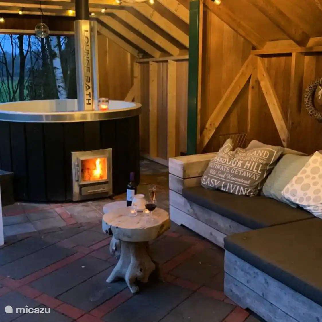 Overkapping en hottub de Essenburgh