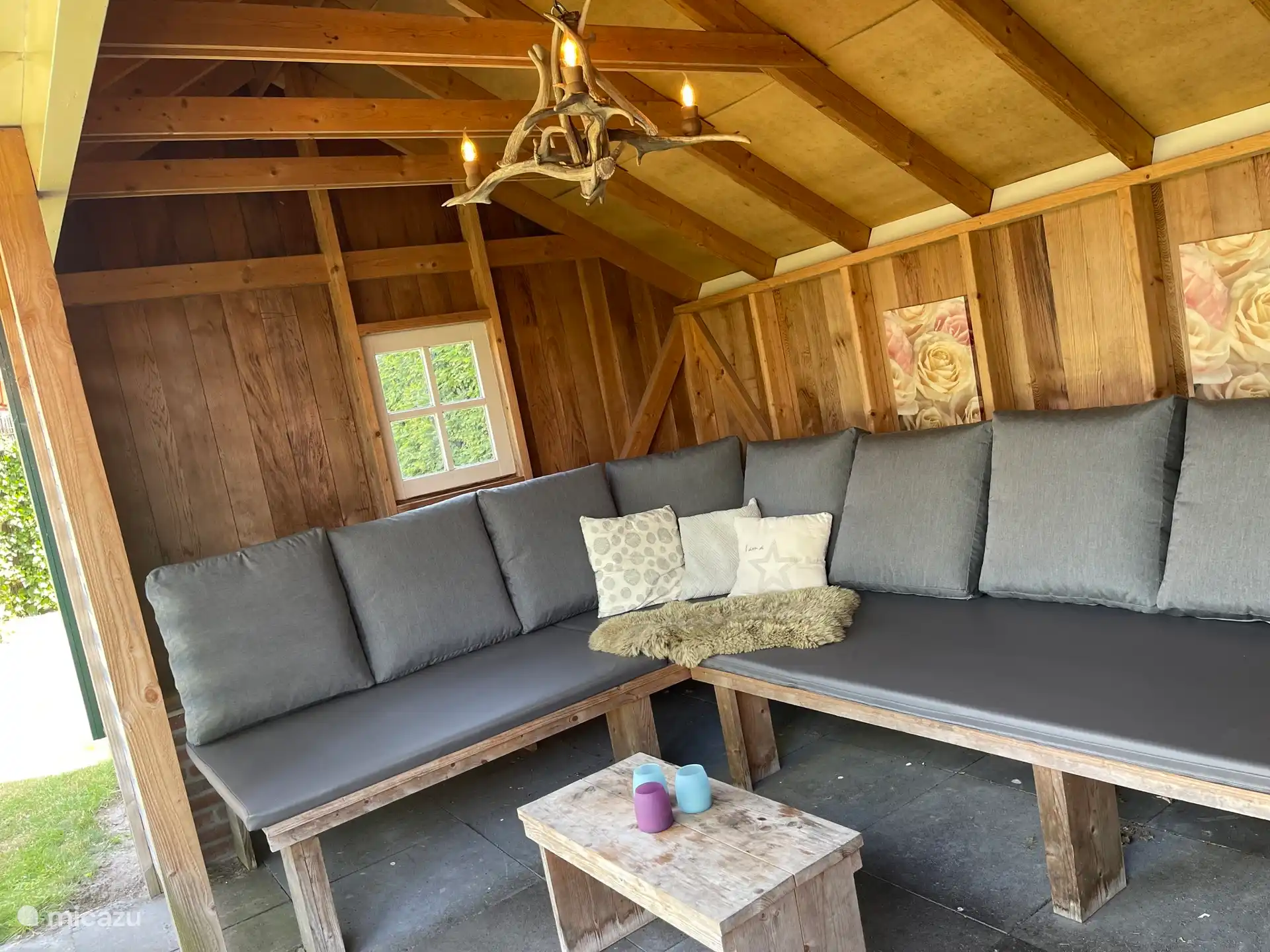 Ruime overkapte bank 