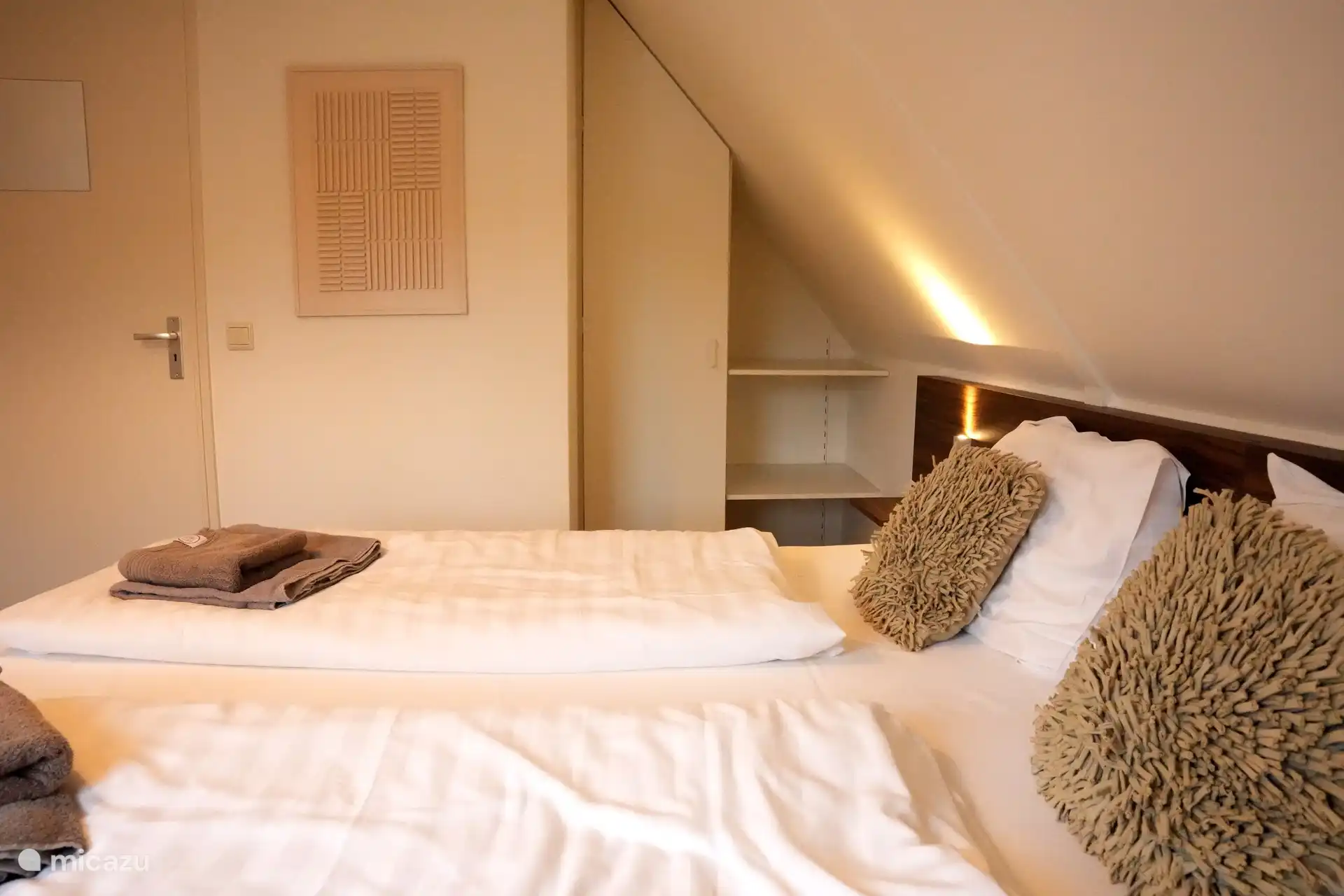 Slaapkamer met opberg kast voor al je kleding
