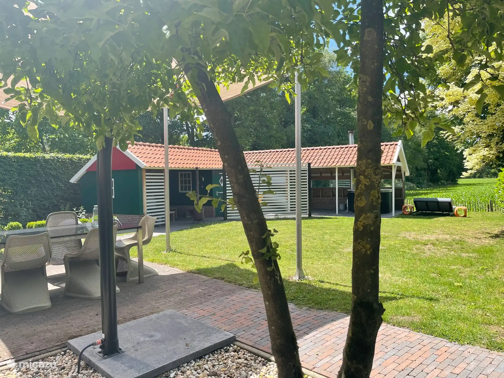 Prachtige tuin met buitendouche