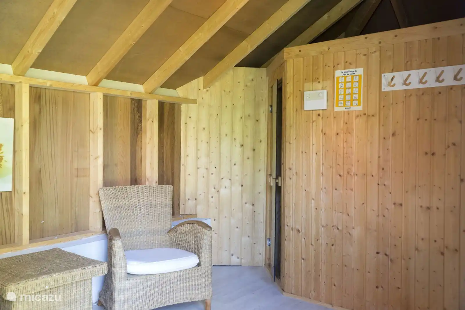 Afkoelen naar een heerlijke sauna sessie 