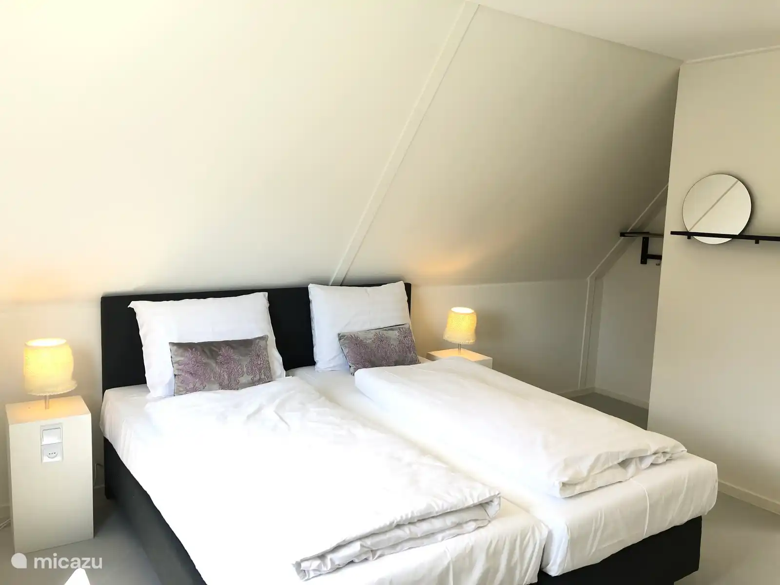 Slaapkamer met nachtkastjes