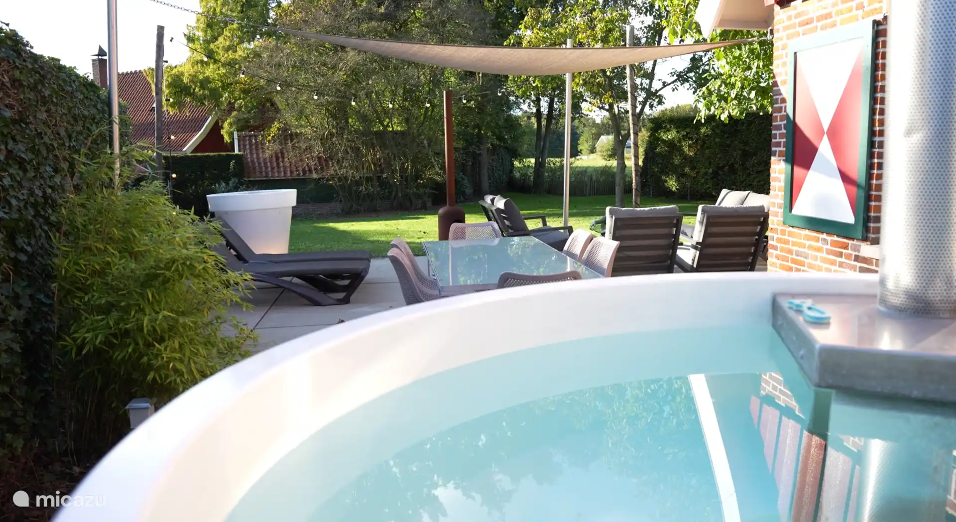 De tuin van de Koolmees vanuit de hottub