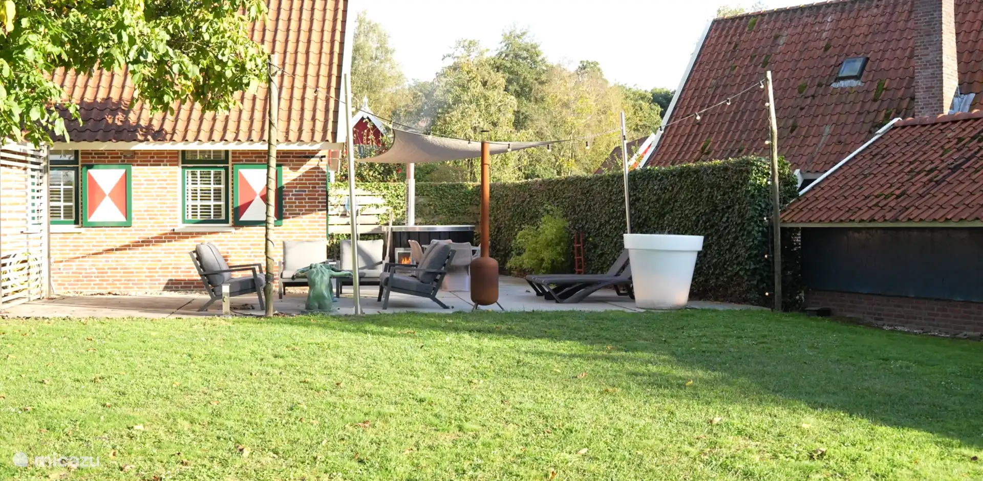 Romantische tuin van de Koolmees