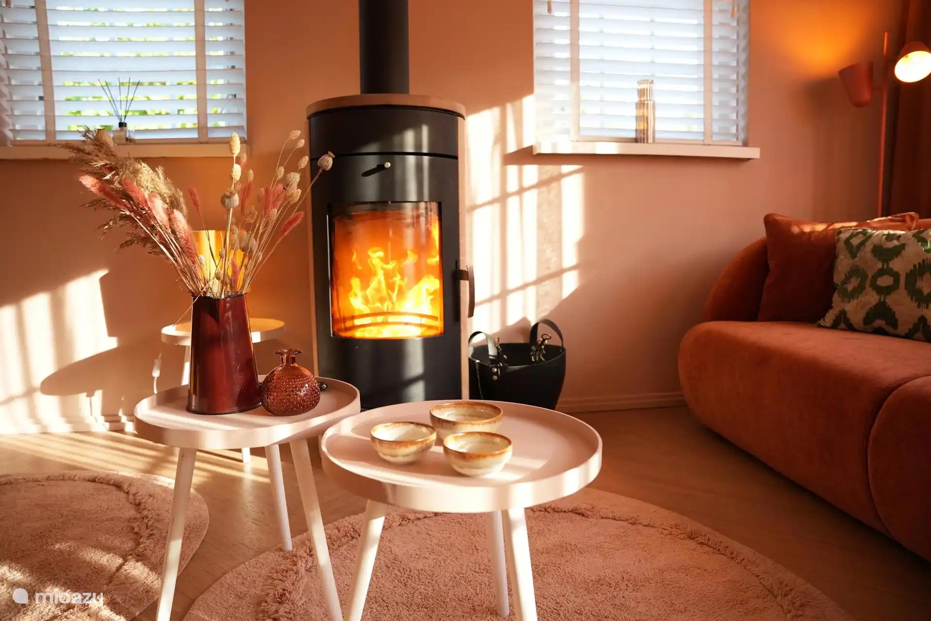 De woonkamer en gezellige openhaard