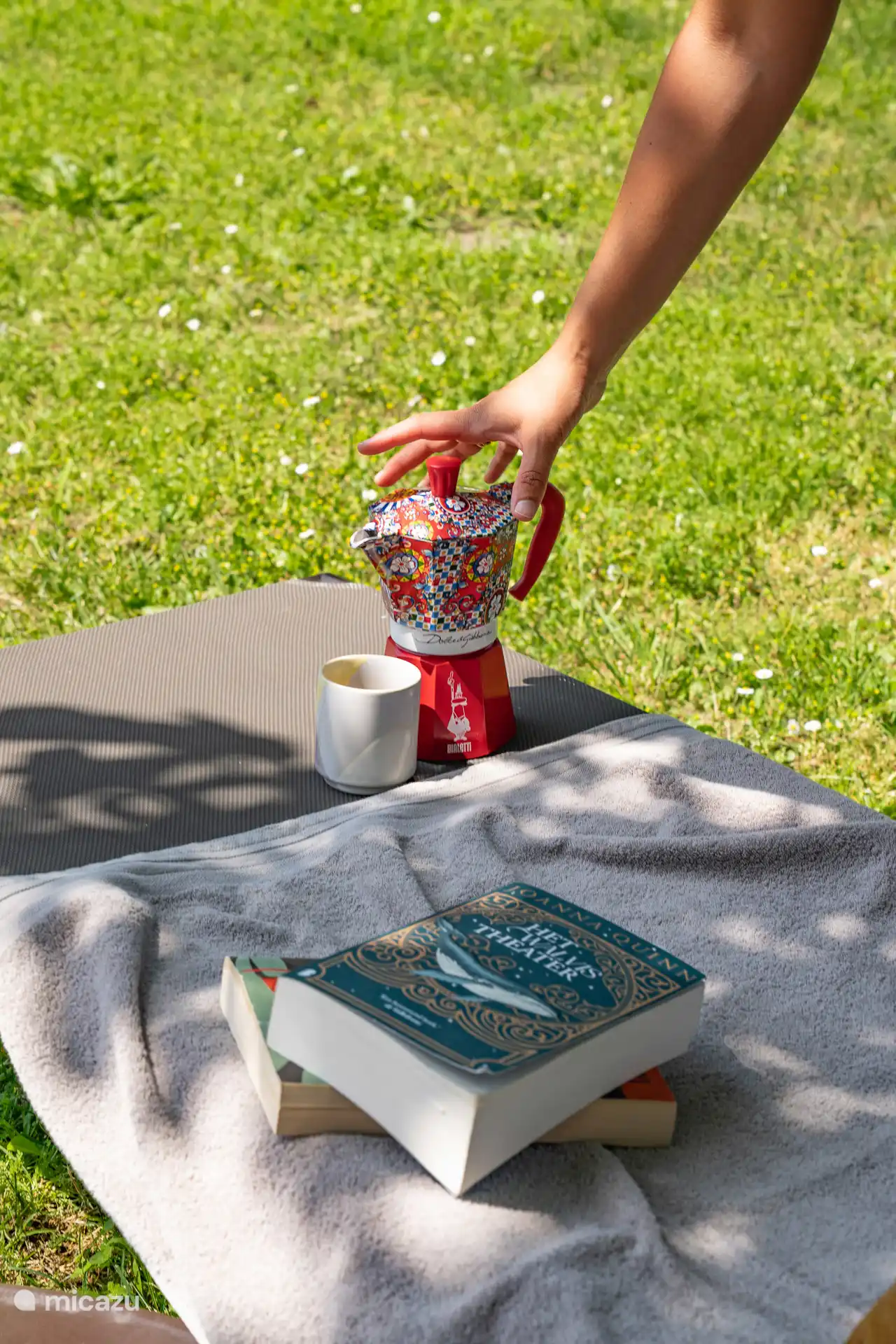 Start de dag met een koffietje in de tuin