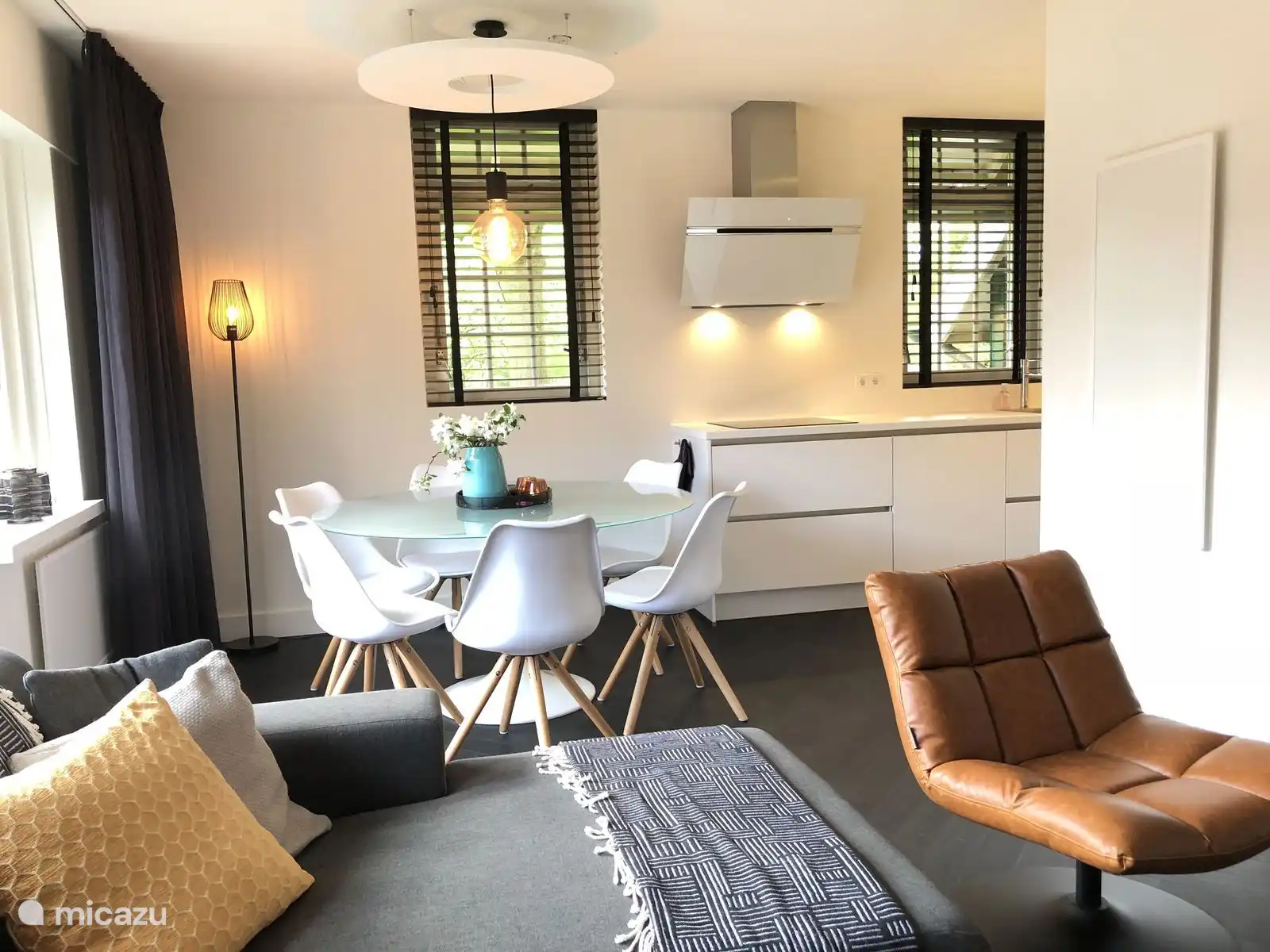 Le salon avec cuisine au Lindenburg