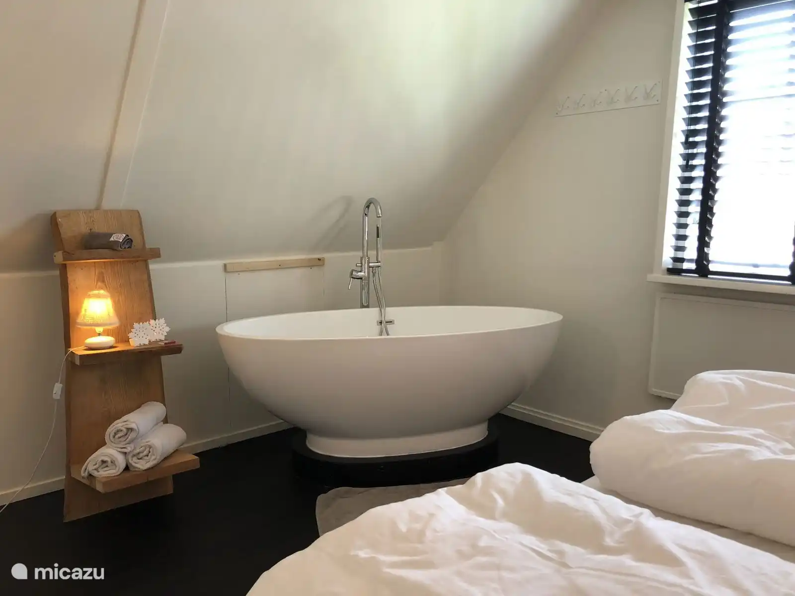 La chambre parentale avec salle de bain privée