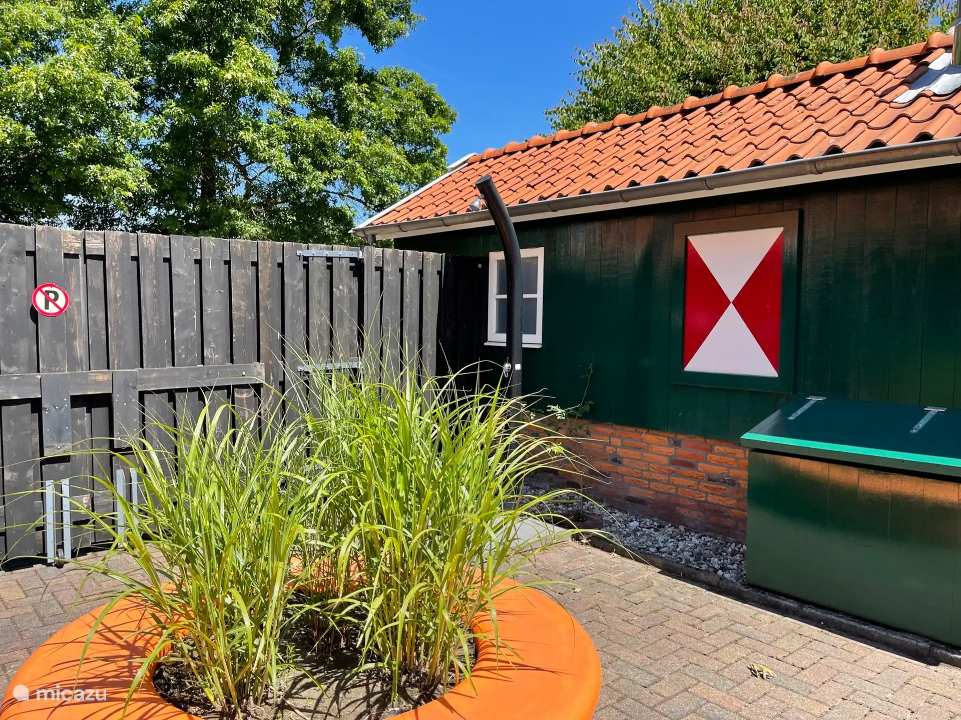 Buitendouche aanwezig