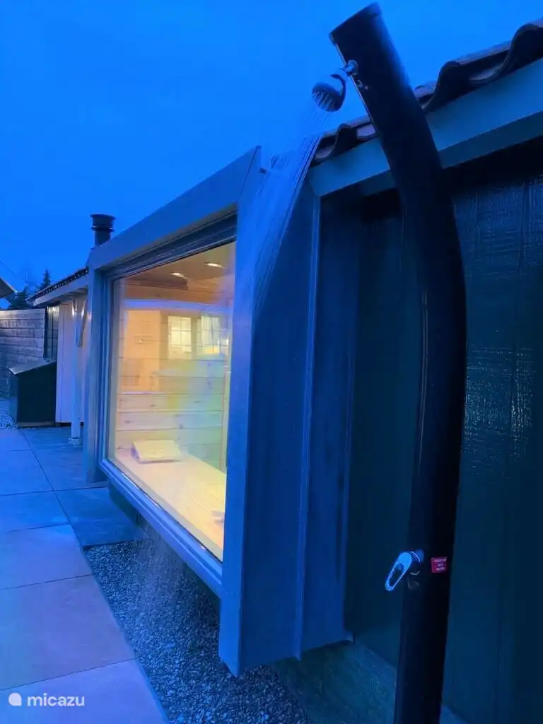 Buitendouche bij de Notenboom